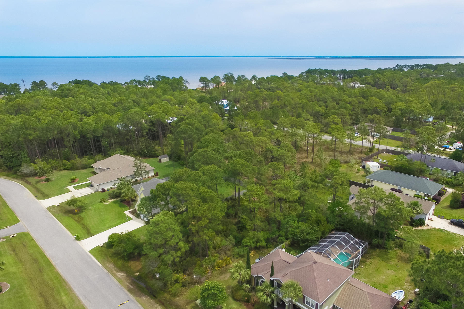 PELICAN BAY - Land