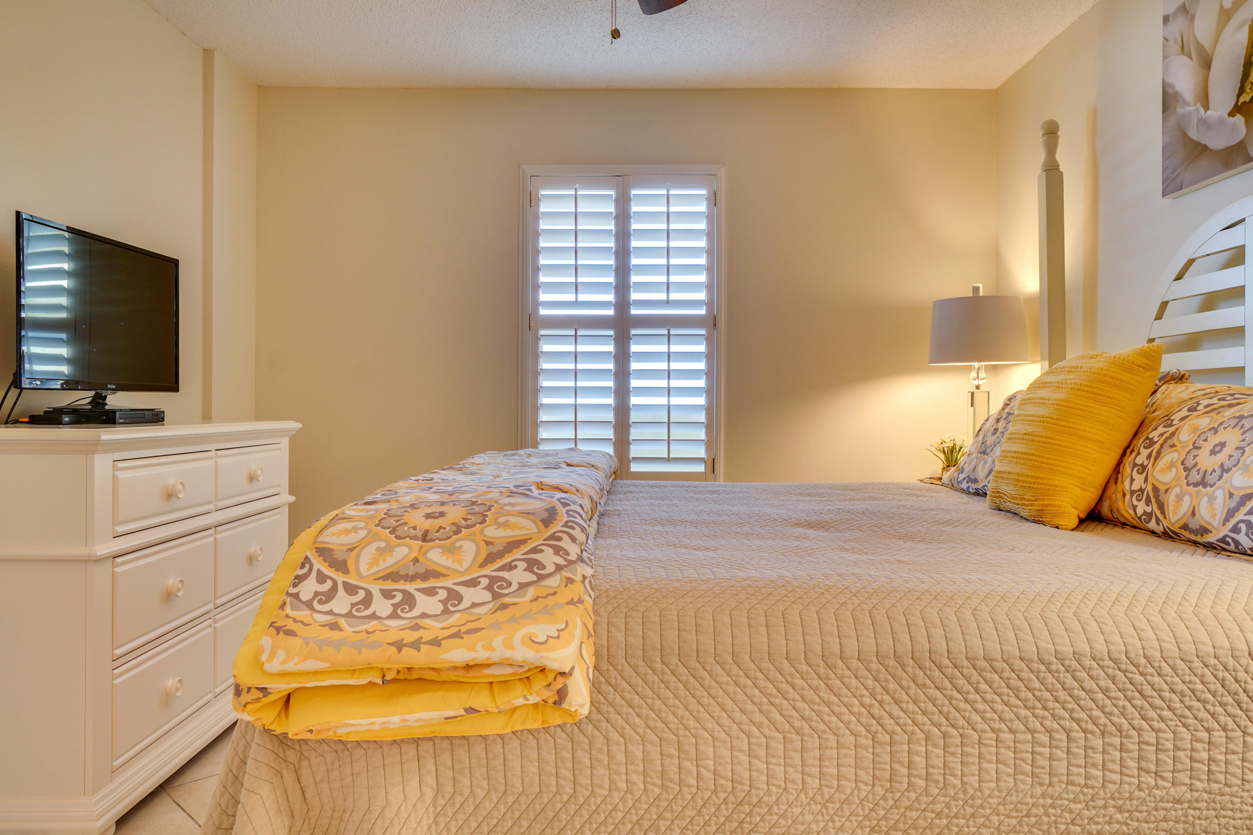 Pelican Beach - Residential