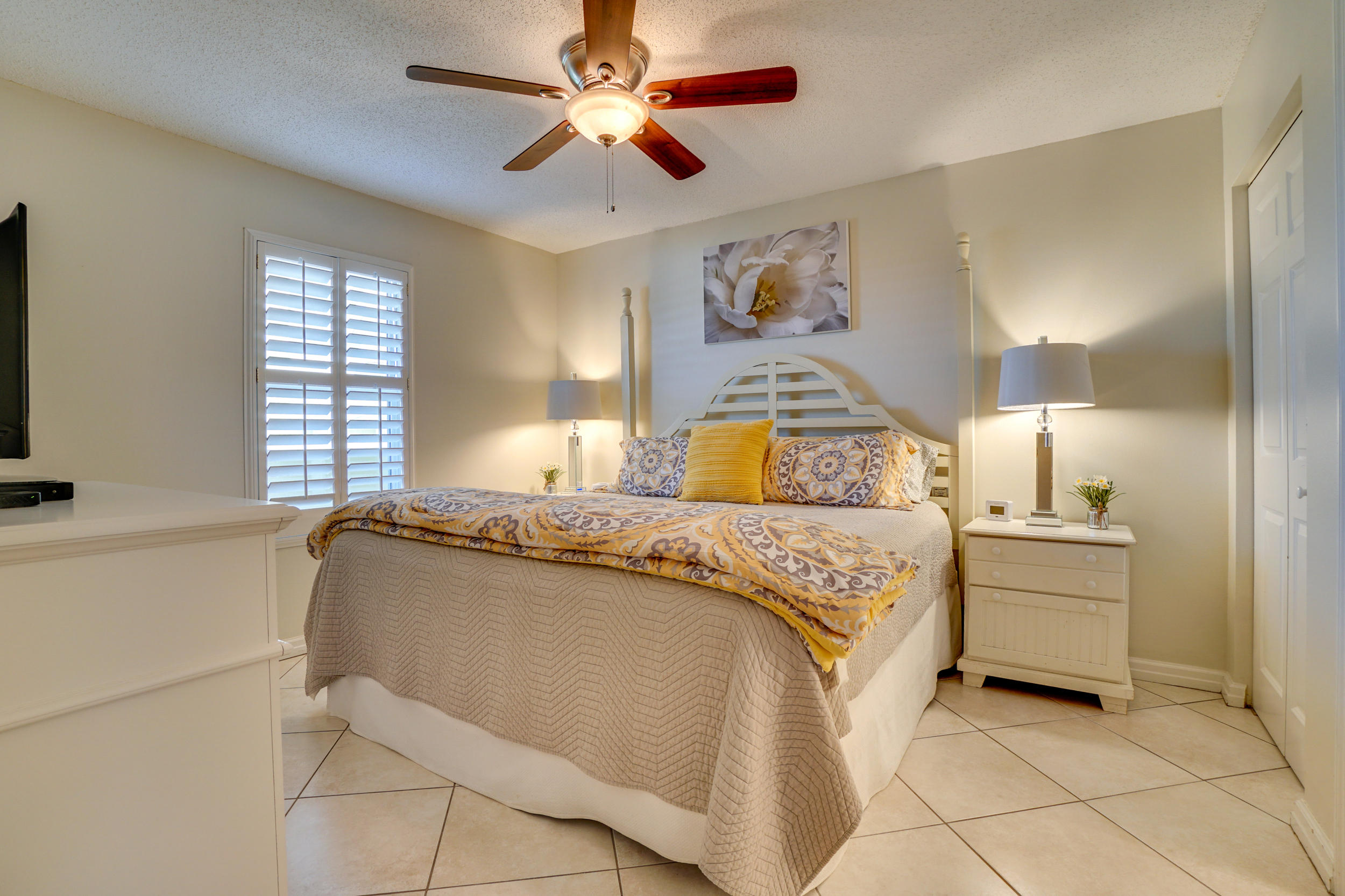 Pelican Beach - Residential