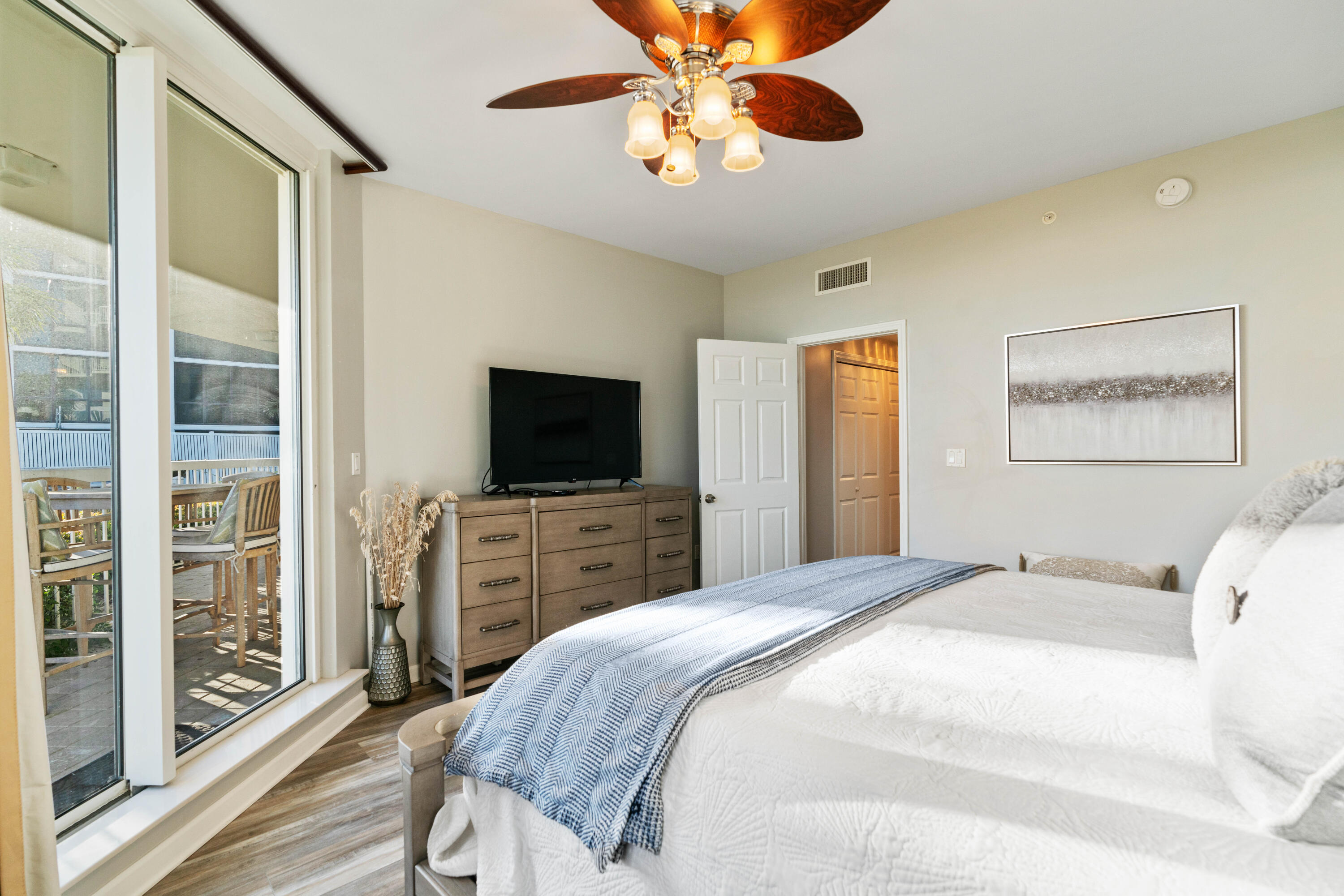 SILVER BEACH TOWERS - Residential