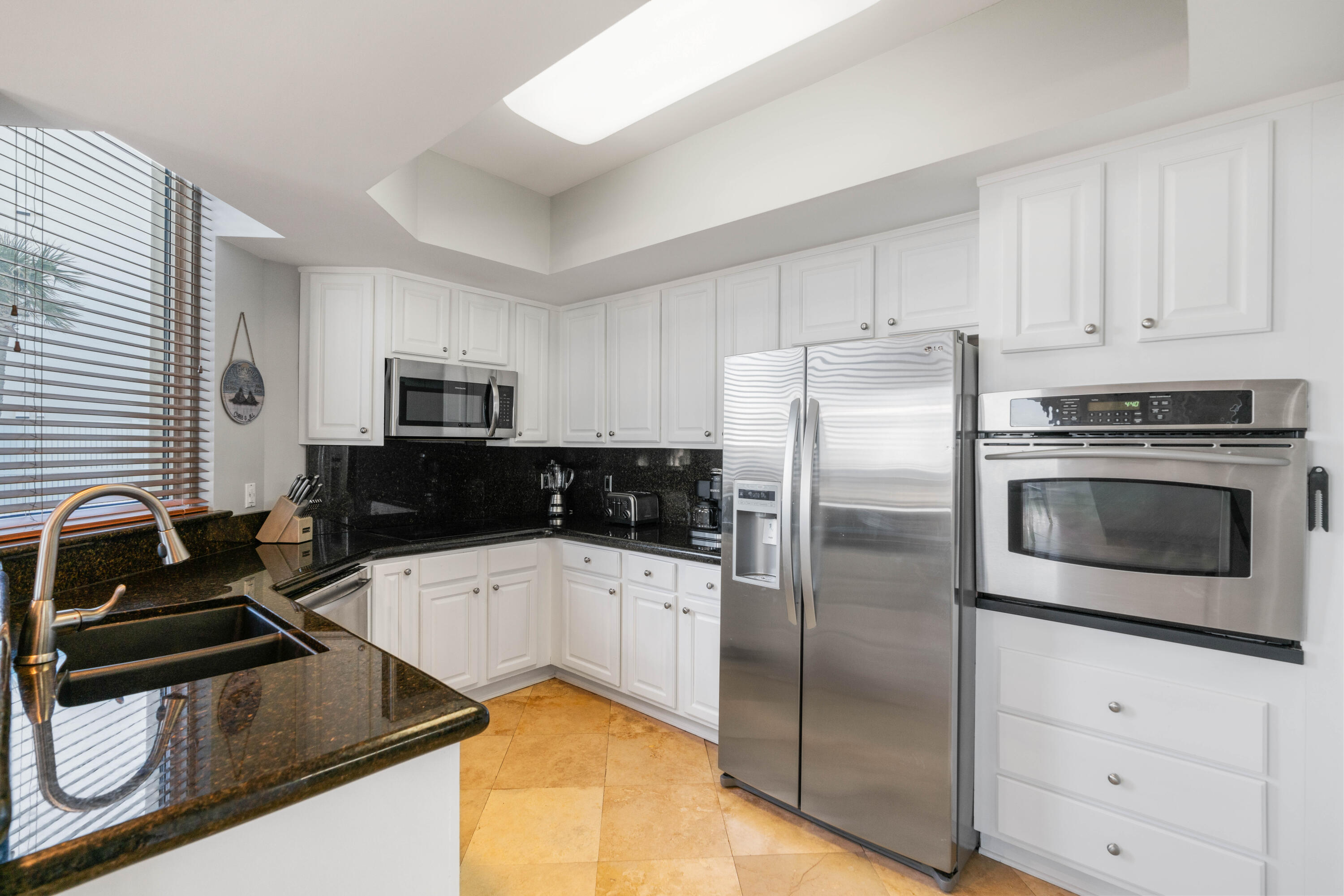 SILVER BEACH TOWERS - Residential