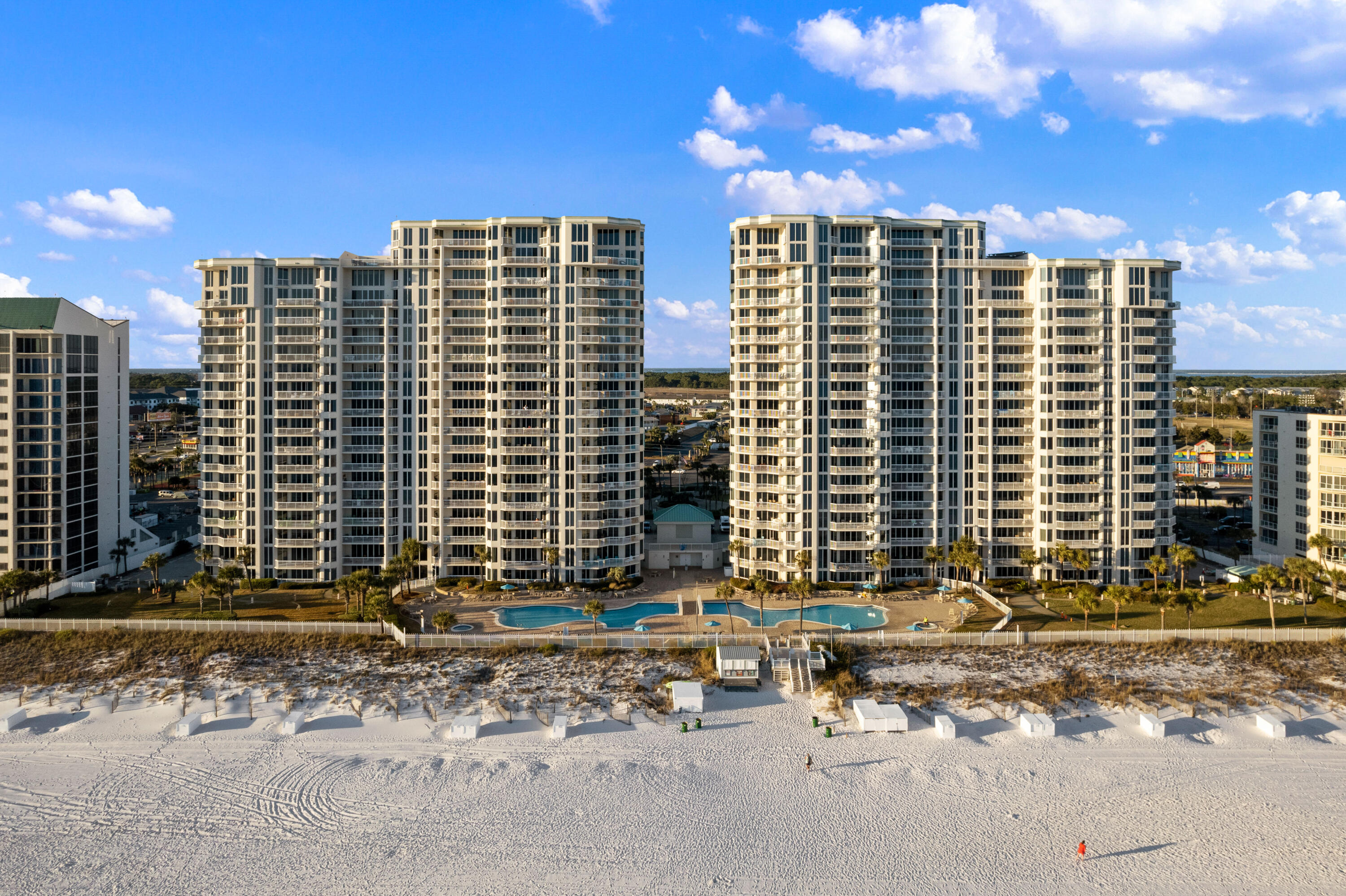 SILVER BEACH TOWERS - Residential