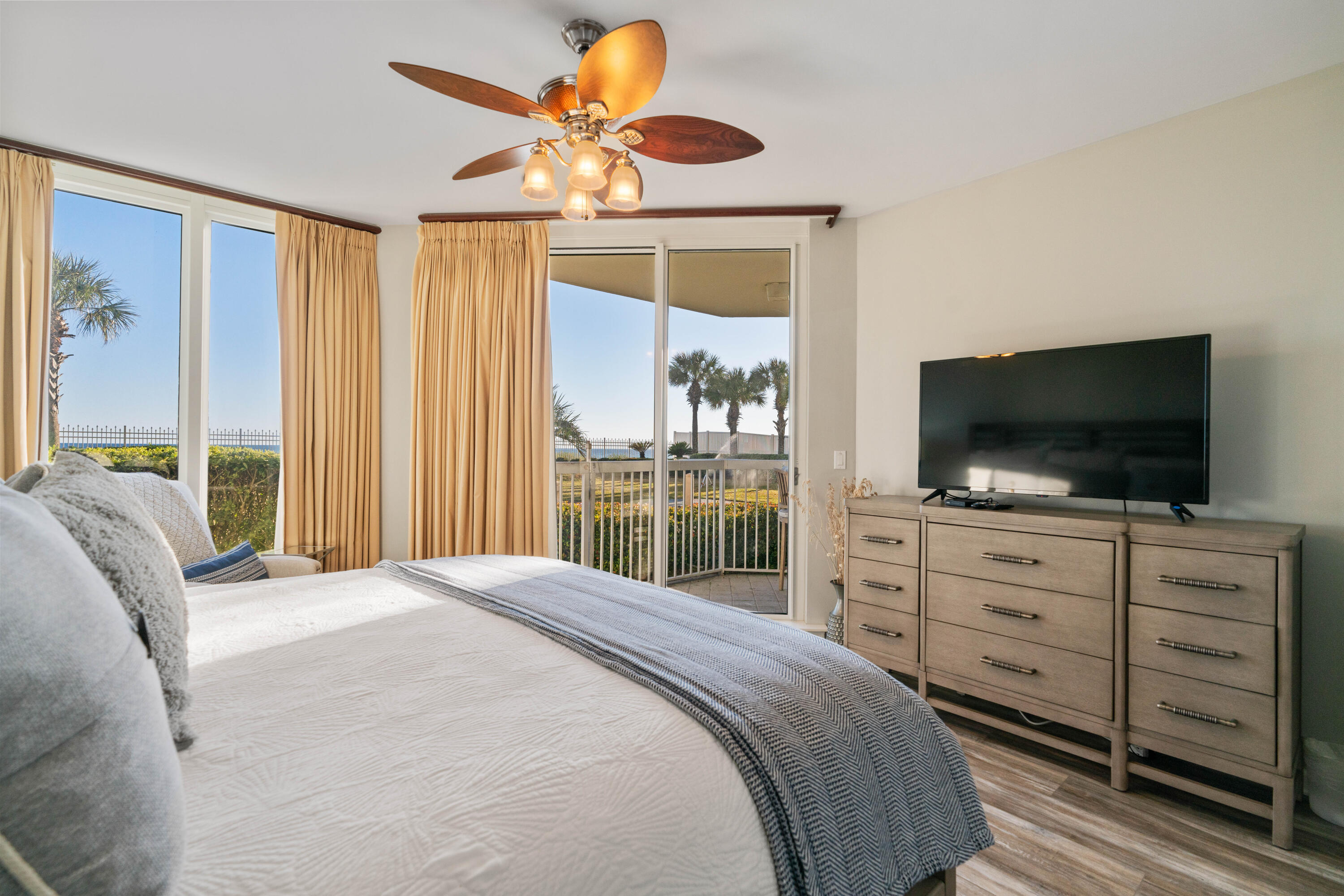 SILVER BEACH TOWERS - Residential