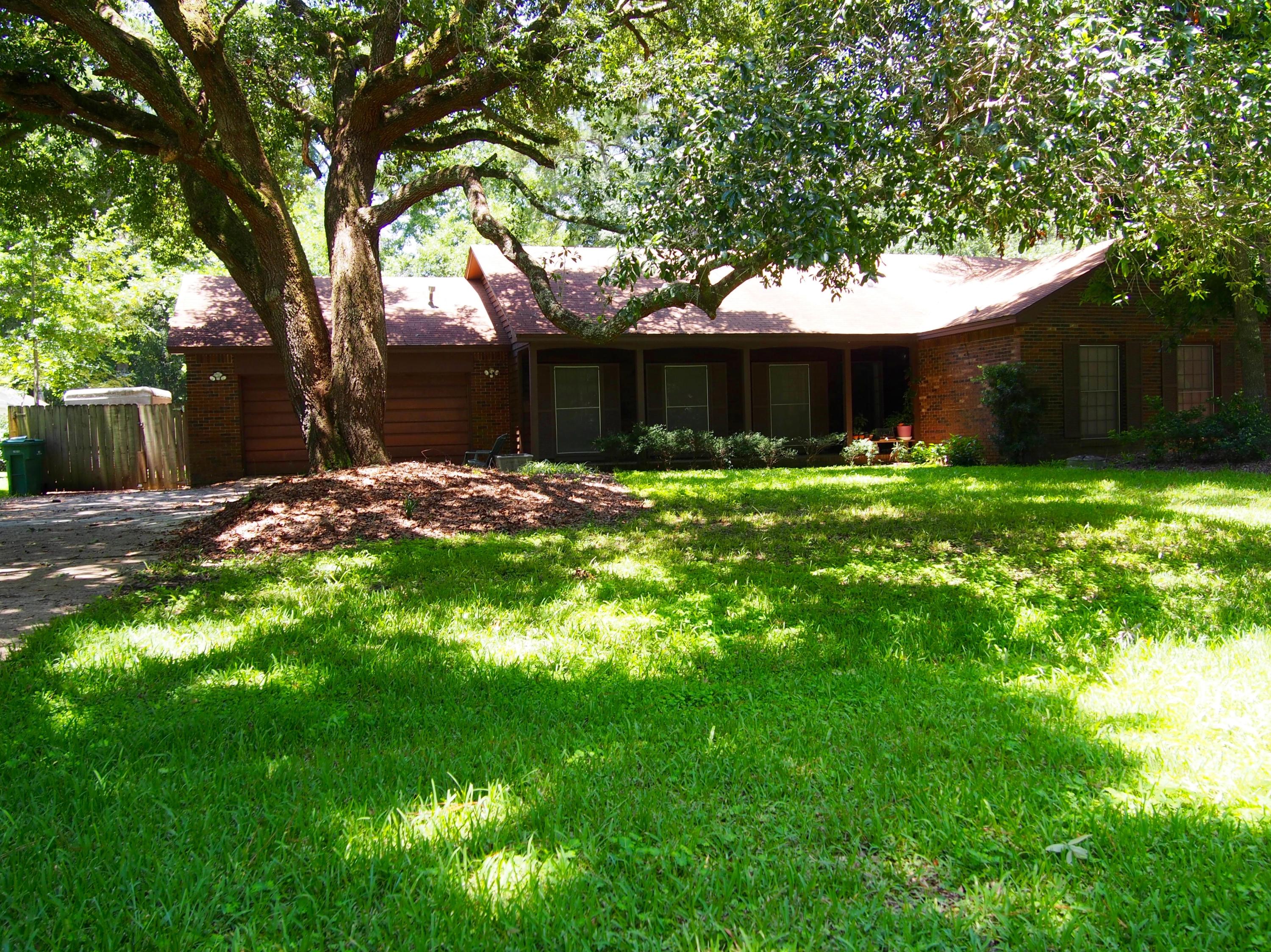 COMFORTABLE AND SOLID BRICK HOME ACCROSS FROM BAYOU (THE LOT IN BETWEEN IS VACANT). HAS QUALITY FEATURES AND APPLIANCES THAT ARE TOTALLY FUNCTIONAL BUT HAS NOT BEEN UPDATED. FOR SHOWING PURPOSES. THIS HOME HAS 2989 SQUARE FEET OF COVERED AREA, A LARGE LOT, IN A VERY DESIREABLE AREA. HOUSE, LOT AND GARAGE (25 X 22) DIMENSIONS ARE TAKEN FROM COUNTY APPRAISERS REPORTS.