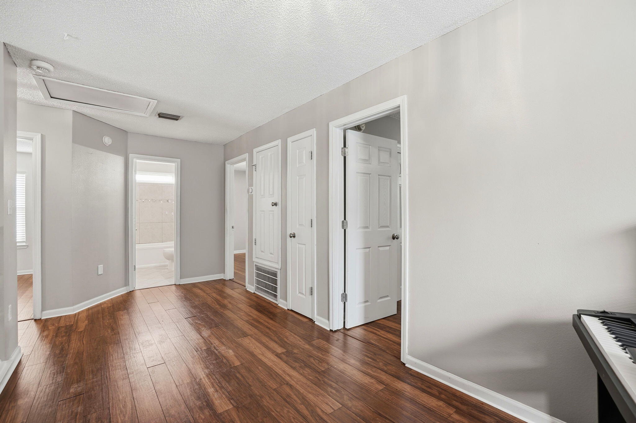 SHALIMAR OAKS - Residential