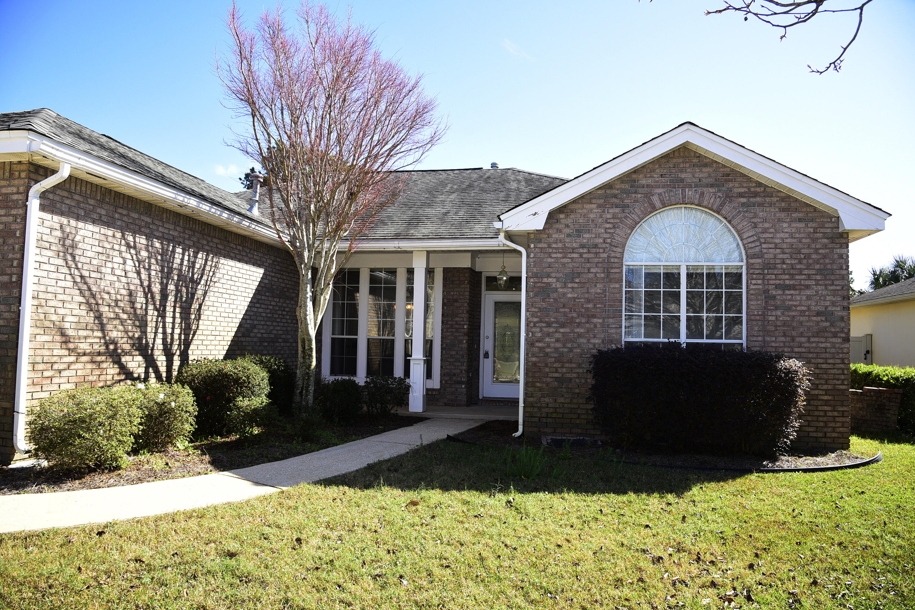 Great Family home in Heart of Destin. Convenient location to shops, beaches and several major restaurants. 15 min drive to Hurlburt Fld or 30 min drive to Eglin AFB. Great neighborhood only 1 mile to Destin elementary school and convenient to bridge to avoid summer traffic. Lovely home with many upgrades. New 3D roof shingles, Pergo flooring, Silestone kitchen counter/with recessed sink, and new lights/fans. Very nicely landscaped lawn with sprinkler systems. French doors throughout house, lots of lighting and split bedroom plan. Master Bedroom with master bath, double vanity, walk in closet. Great room with fireplace. Very nice screen porch off living room with fenced backyard. Home is pre wired for multi-room surround sound and Direct tv. NON SMOKING UNIT. SMALL PET CONSIDERED WITH approved application