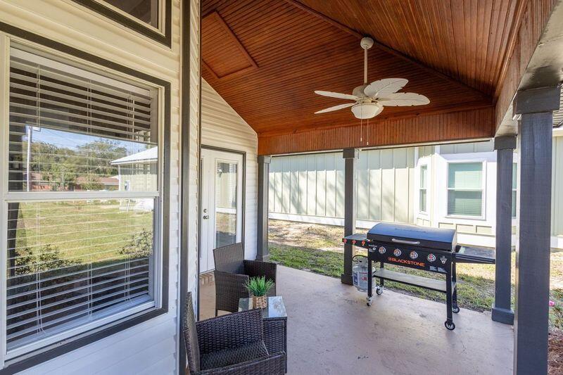LOT 17 BLK 2 CHICKASAW S/D OR 1293-117 - Residential Lease