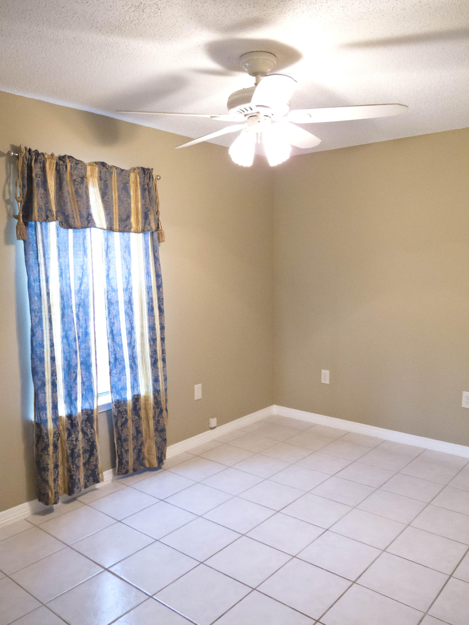 CRESCENT SHORES COM NE COR LOTQQ TH - Residential Lease