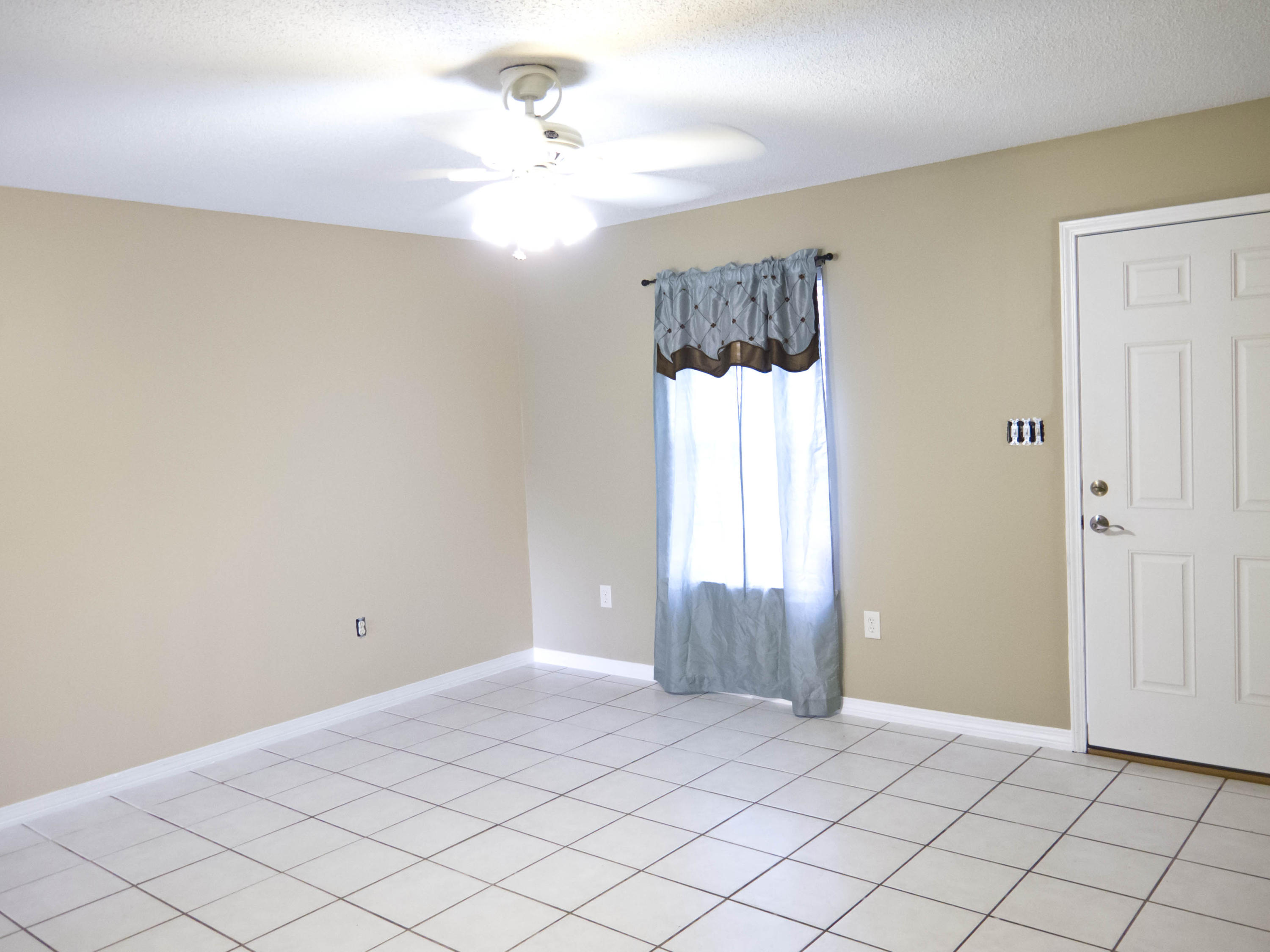 CRESCENT SHORES COM NE COR LOTQQ TH - Residential Lease