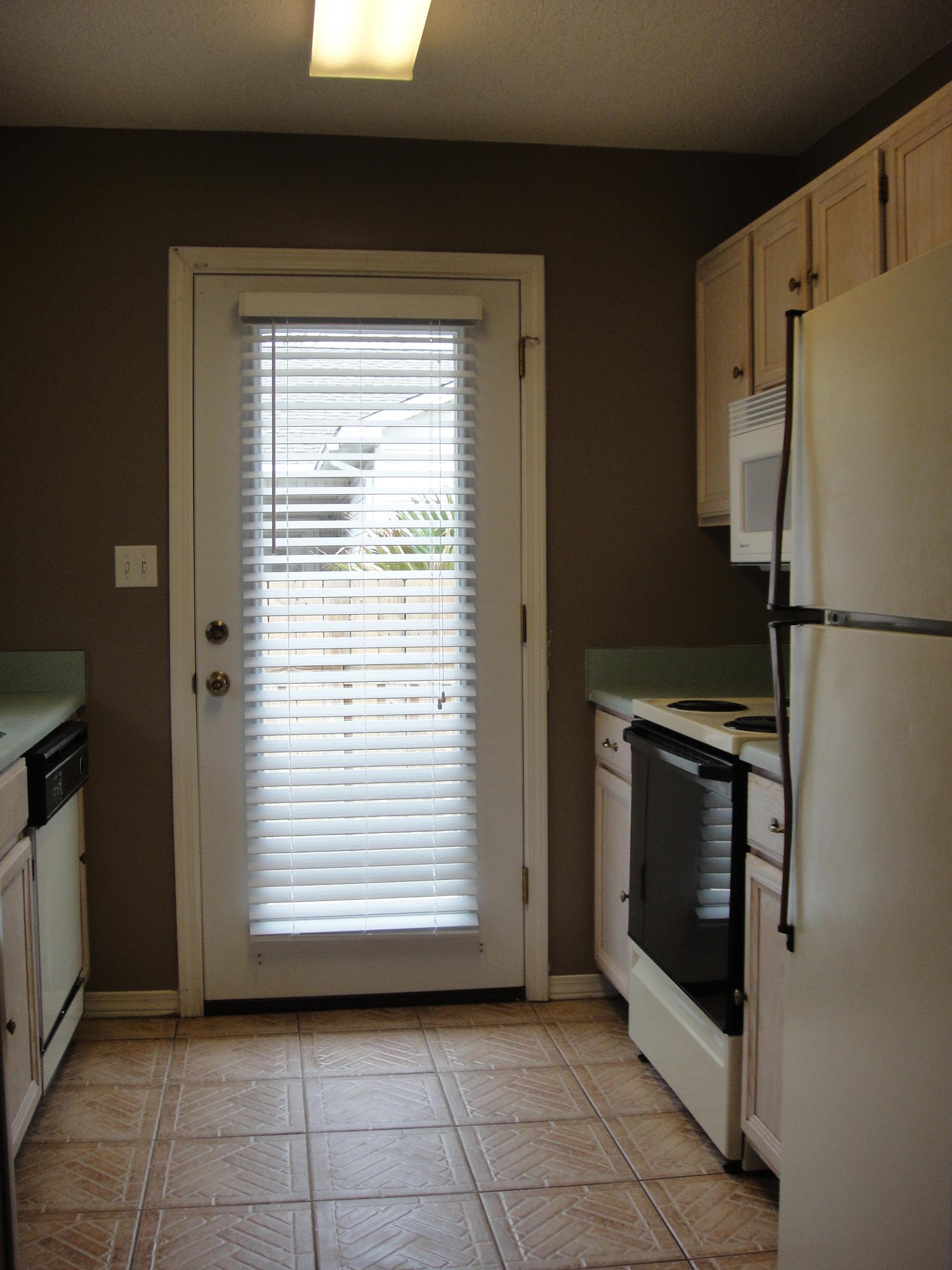COVENTRY CORNERS - Residential Lease