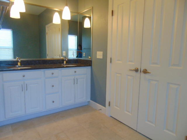 SOUTH HAVEN TOWNHOMES - Residential Lease