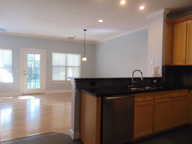 SOUTH HAVEN TOWNHOMES - Residential Lease