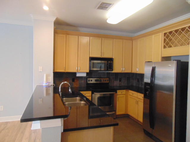 SOUTH HAVEN TOWNHOMES - Residential Lease