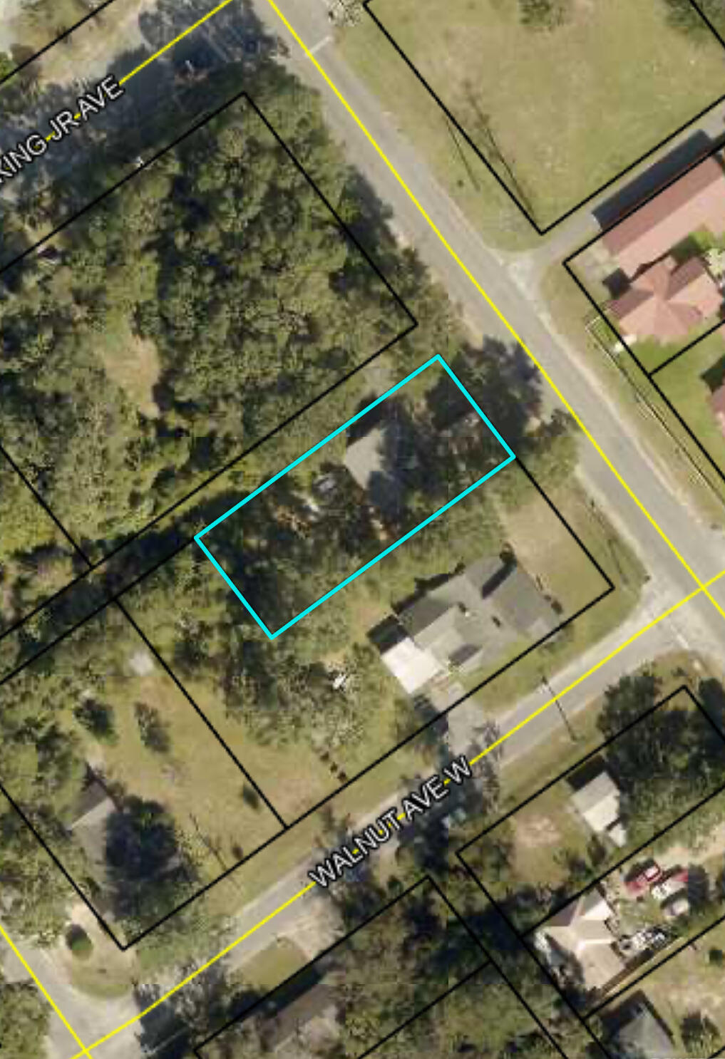 Mixed-Use Zoned Lot in Downtown Crestview
Prime location in the heart of downtown Crestview. Property has utilities in place and a power pole installed. An old home previously occupied the lot (has been demoed), making it ready for your next project.