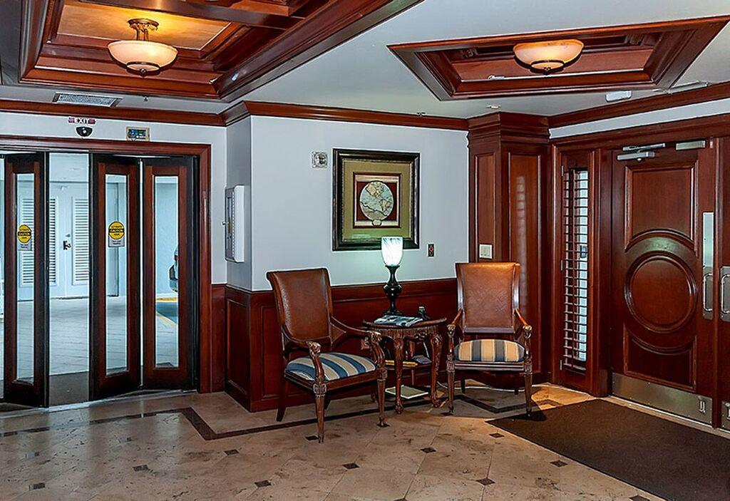 DESTIN YACHT CLUB - Residential Lease