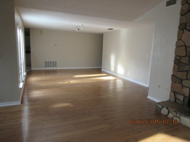 DONLABROOK GARDYNS - Residential Lease
