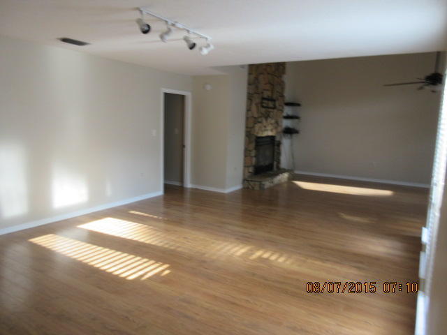 DONLABROOK GARDYNS - Residential Lease