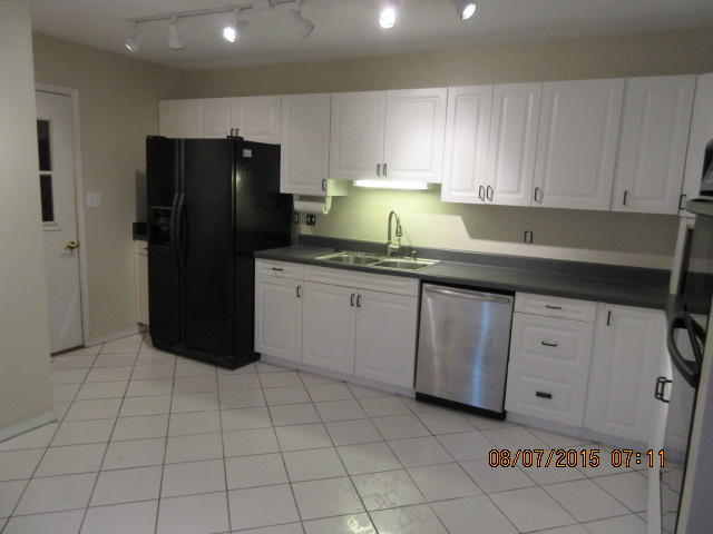 DONLABROOK GARDYNS - Residential Lease
