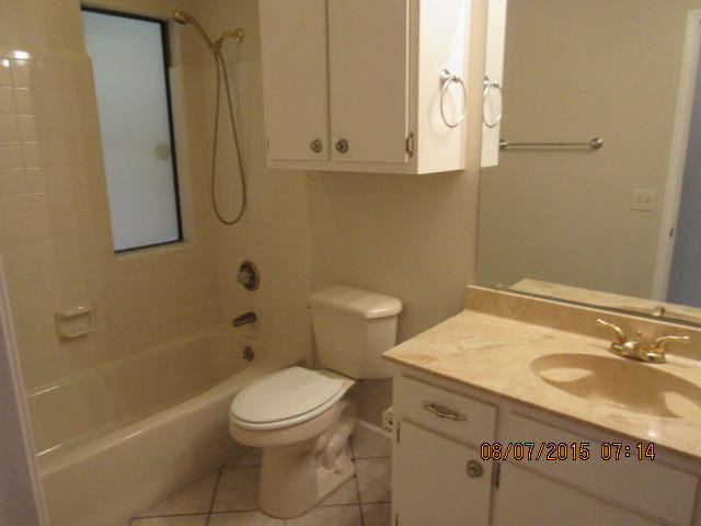 DONLABROOK GARDYNS - Residential Lease