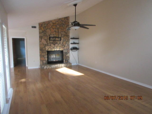 DONLABROOK GARDYNS - Residential Lease
