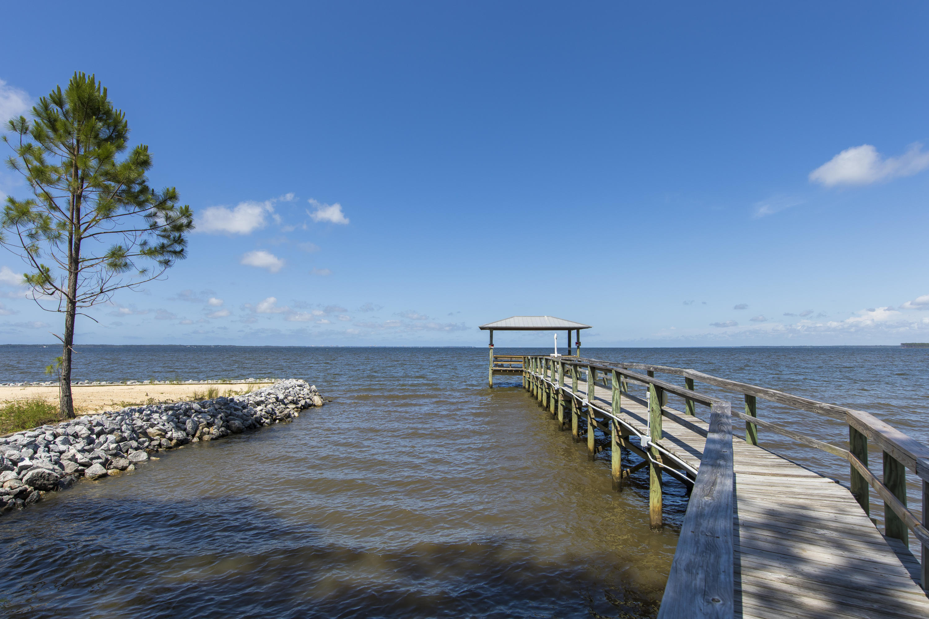 BAY HARBOUR - Land
