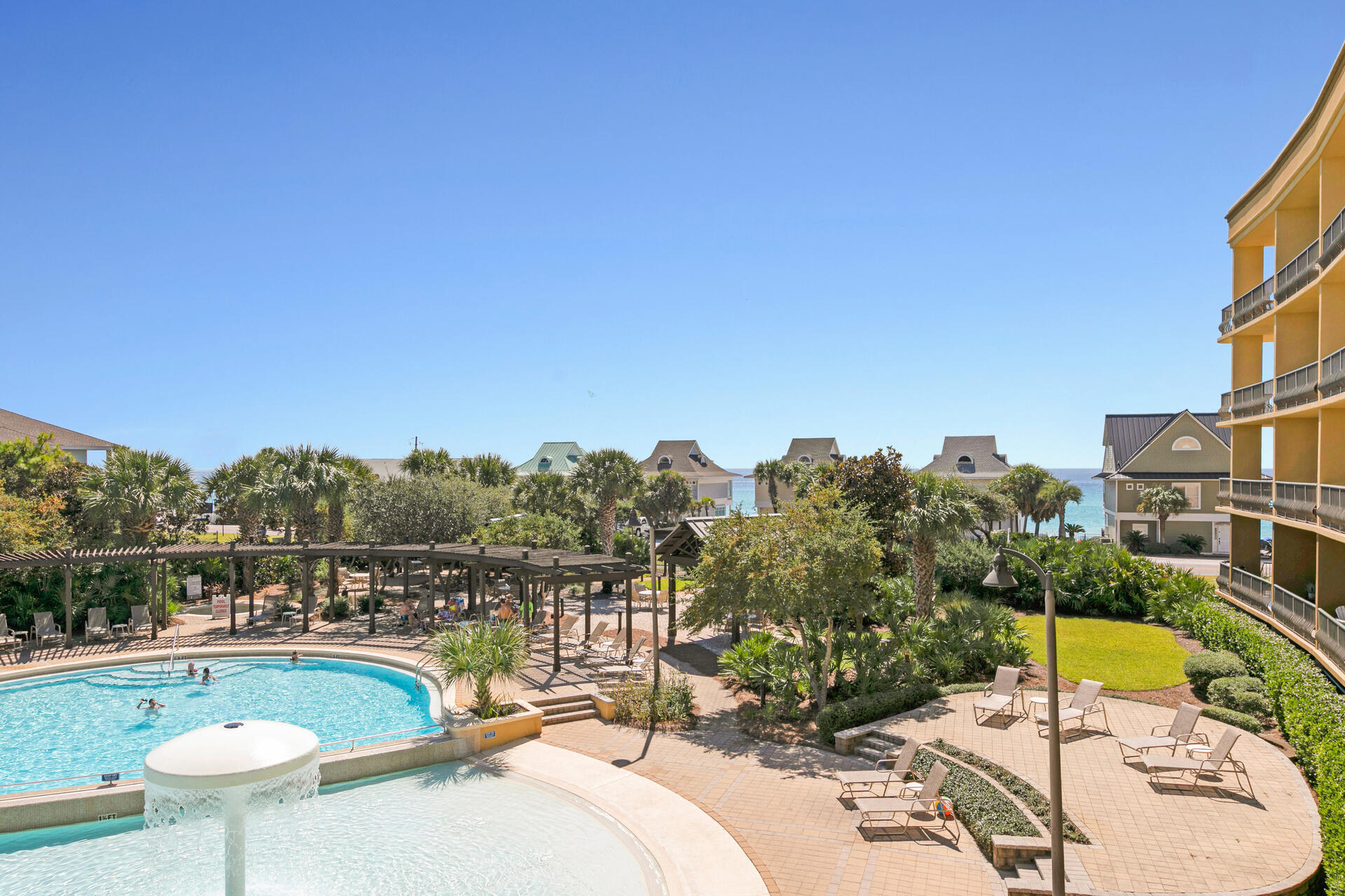 BEACH RESORT - Residential