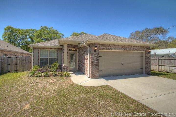 All brick, 4 bedroom in the heart of Niceville.  Stainless and granite kitchen, privacy fenced backyard and 2 car garage  Large master and excellent closets.  Tile in the wet areas and soft carpet underfoot in living and bedroom areas.  Irrigation is not on well.  Lease requires front yard watering only.