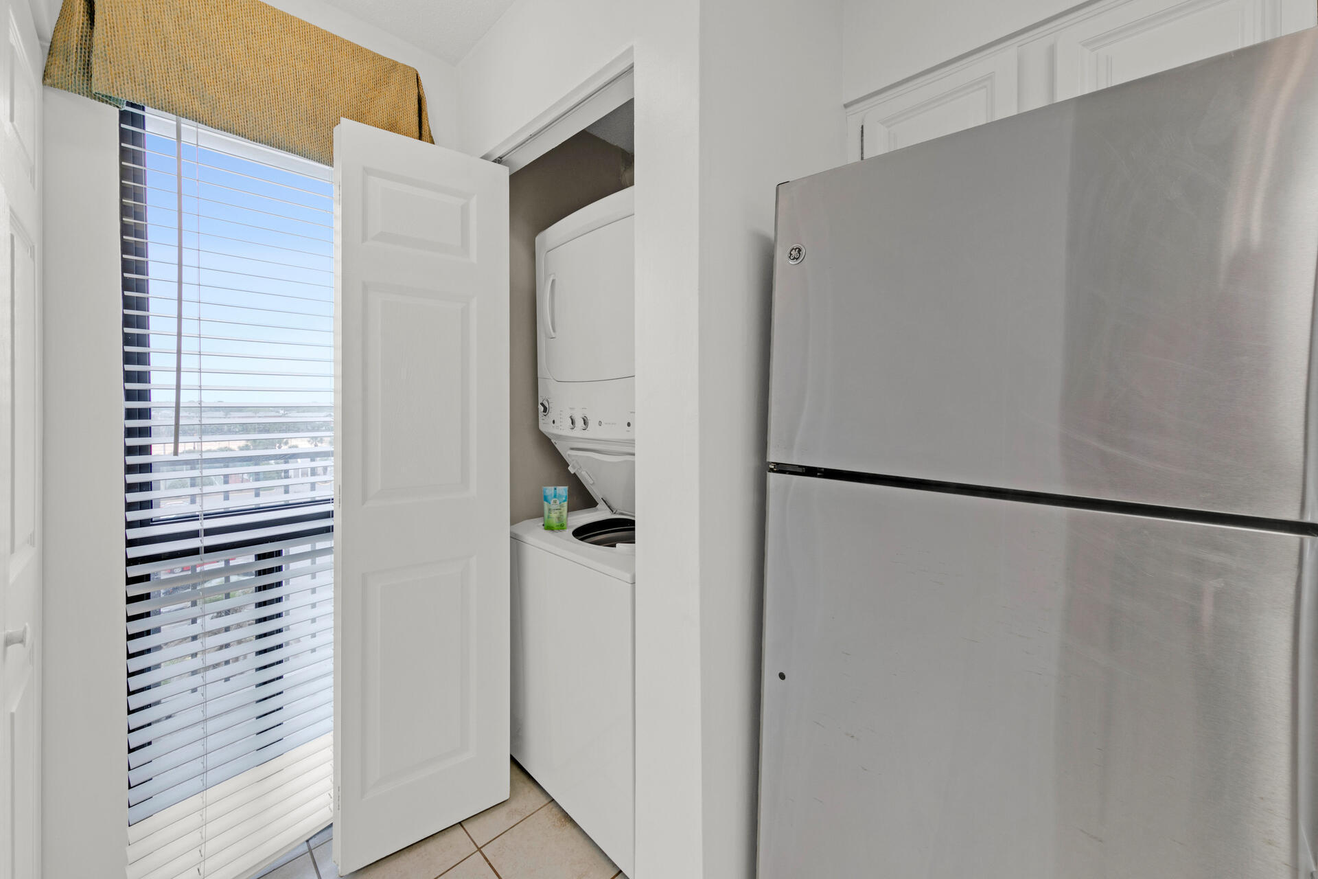 EMERALD TOWERS CONDO - Residential