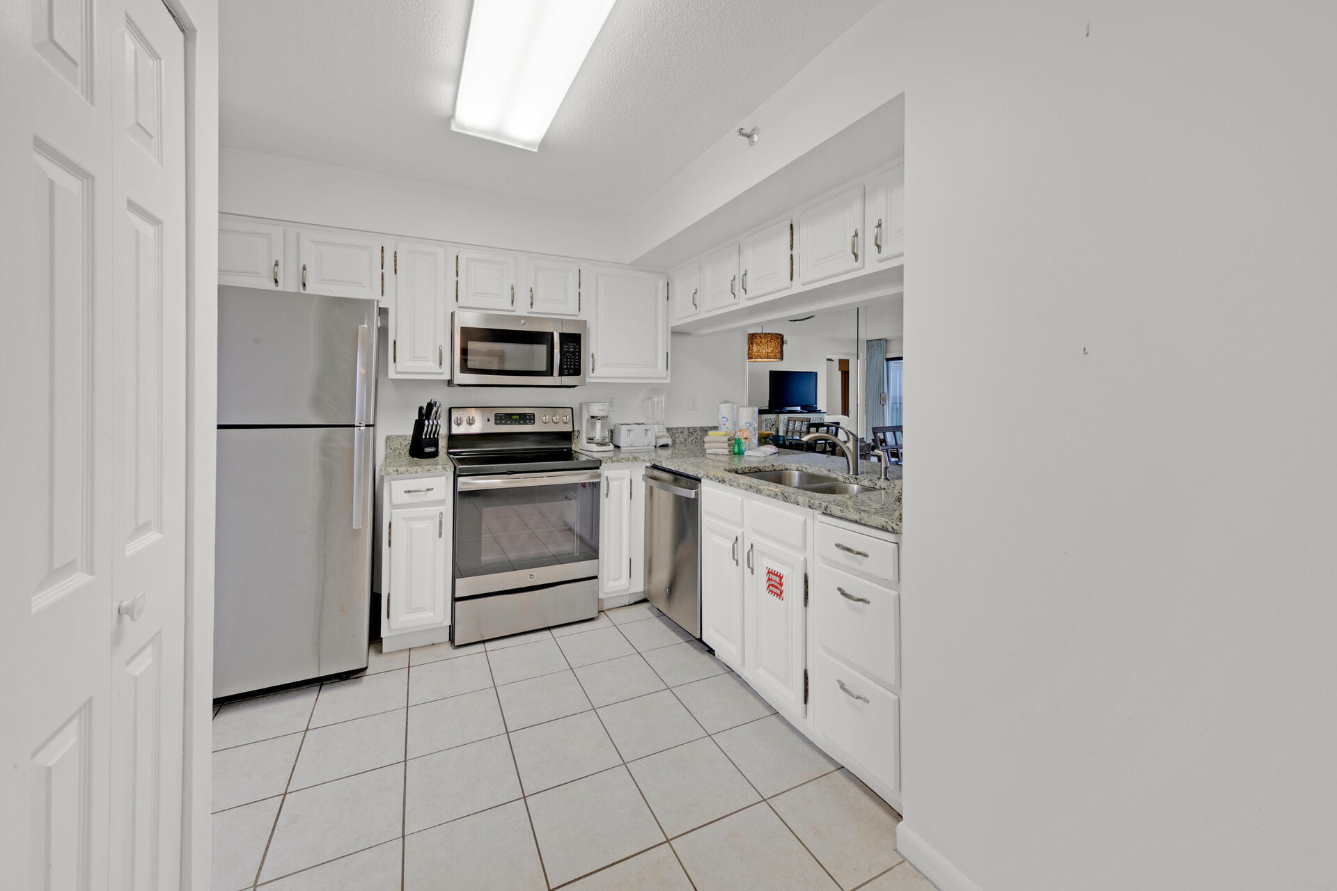 EMERALD TOWERS CONDO - Residential