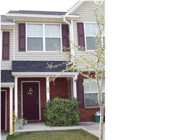 Convenient location with easy access to I-10 and military bases. The owner will consider a small pet with a $250 non-refundable pet fee.