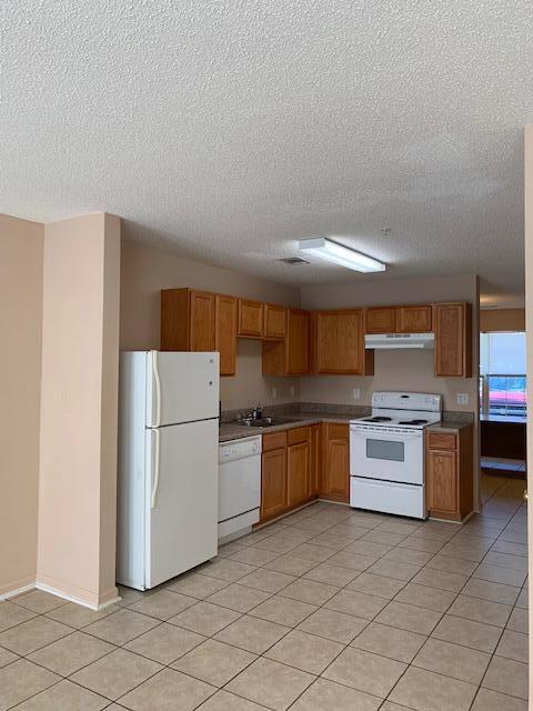 ROLLING PINES - Residential Lease