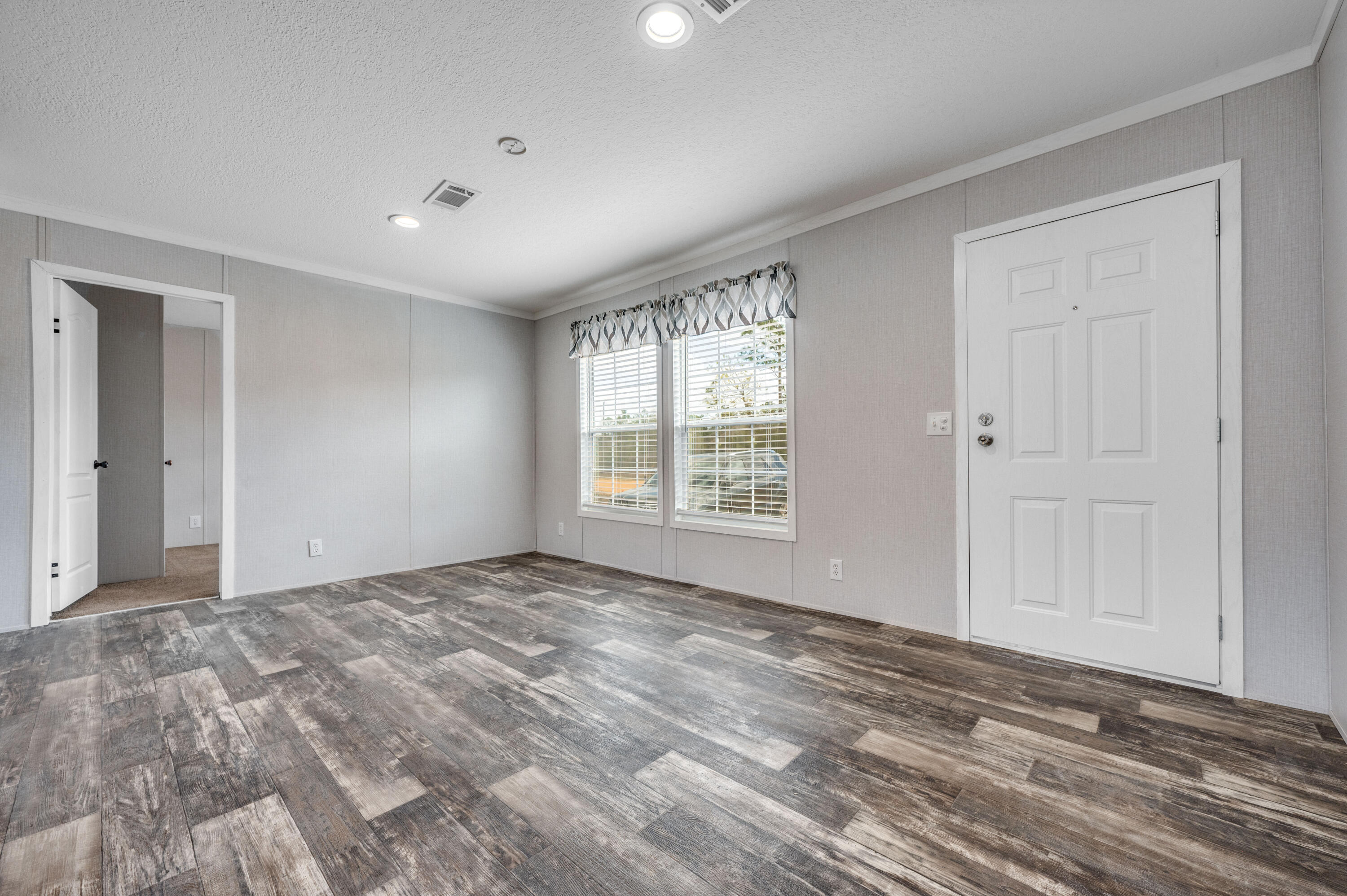 THE PINES - Residential