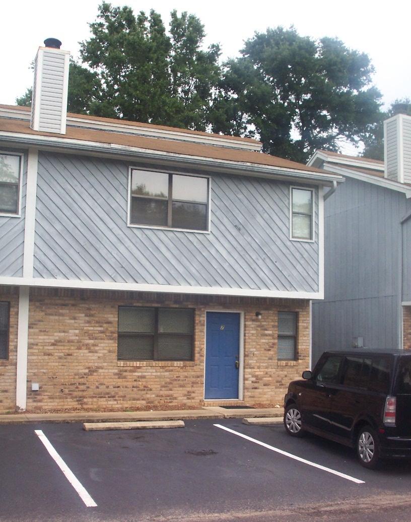 CONTEMPORARY TOWNHOUSE WITH ALL KITCHEN APPLIANCES, WATER ACCESS & SMALL DOCK FOR FISHING. SPACIOUS BEDROOMS & KITCHEN AND COZY WOOD BURNING FIREPLACE IN LIVING ROOM. SORRY NO PETS. CALL OFFICE FOR APPOINTMENT. Available 1/11/20 MOVE IN SPECIAL