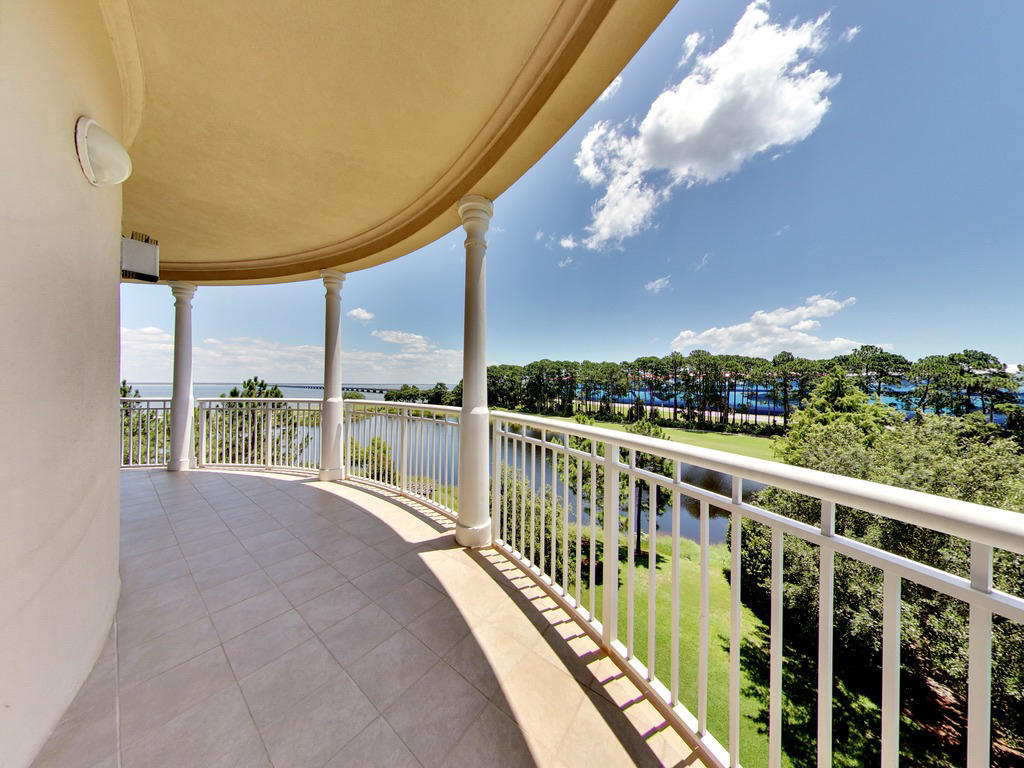 ONE WATER PLACE AT KELLY PLANTATION - Residential