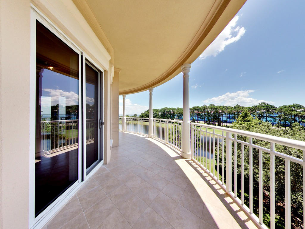 ONE WATER PLACE AT KELLY PLANTATION - Residential