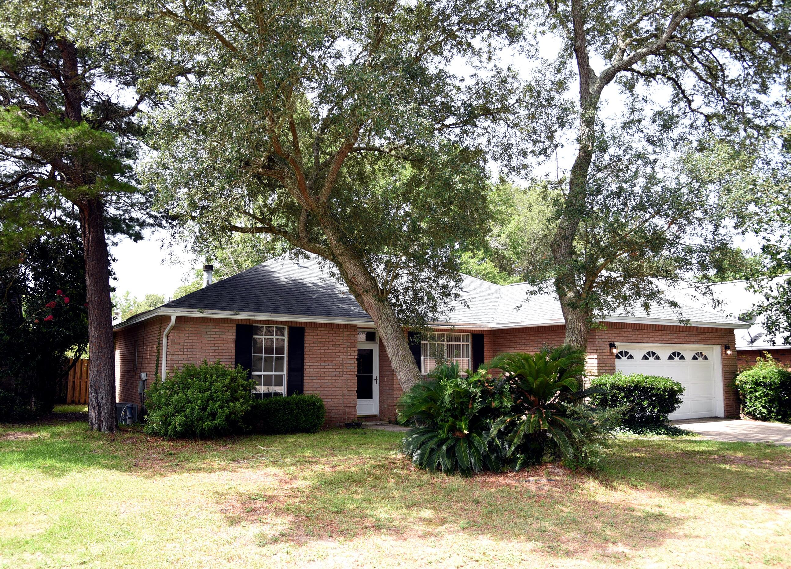 Great Location! Convenient to Bluewater Elementary School. Short drive to EOD Schools. Split bedroom plan home with added living space. Foyer opens to Great Room with Vaulted Ceiling and Fireplace. To right of entrance is Dining Room. Off the Great Room is very nice Kitchen with Breakfast area (ice maker not warranted). Located behind Great Room is Florida room. Master Bedroom with Master Bath, double vanity, Separate Shower, whirlpool tub (jets not warranted). Walk in closet. Other two bedrooms share full bath. Fenced Backyard with open Patio area. NO SMOKING & NO PETS!
Any person 18 years old or older must apply separately. Tenants required to carry renter's liability insurance