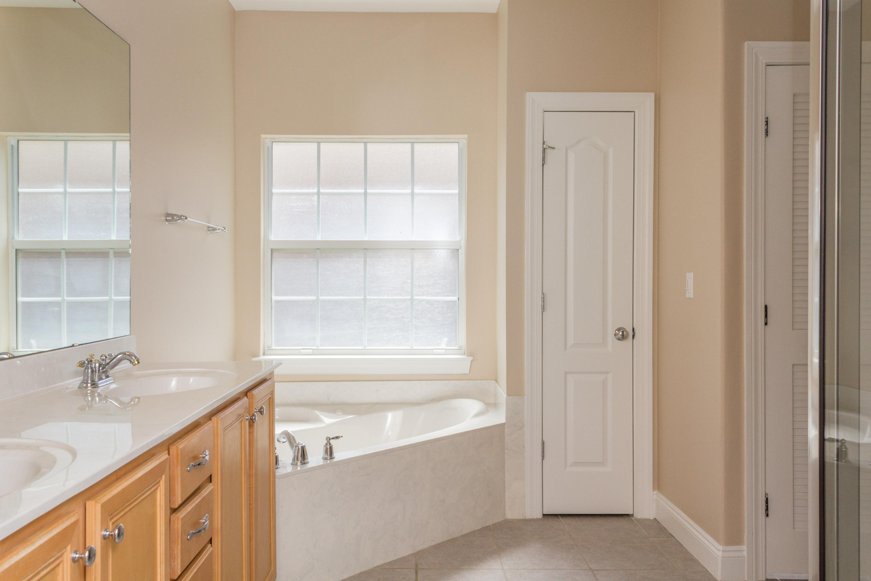 DIAMOND LAKES - Residential Lease