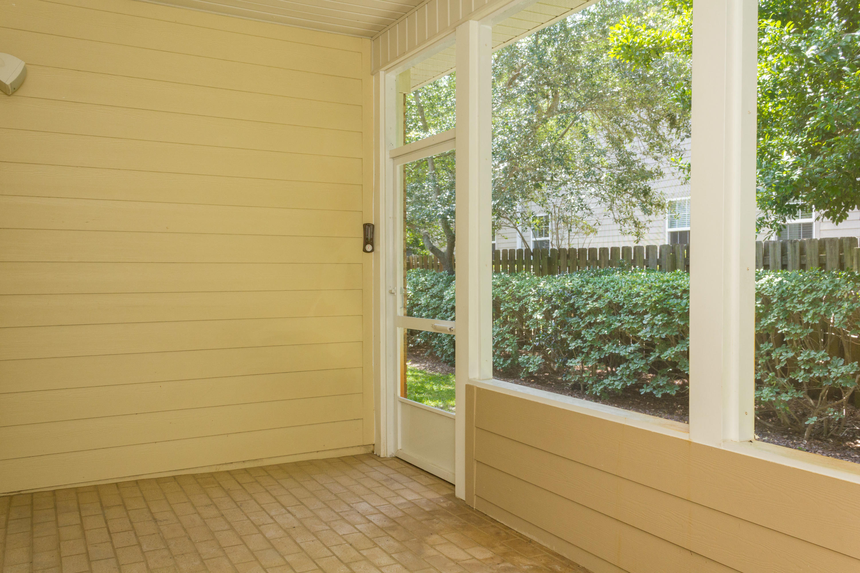 DIAMOND LAKES - Residential Lease