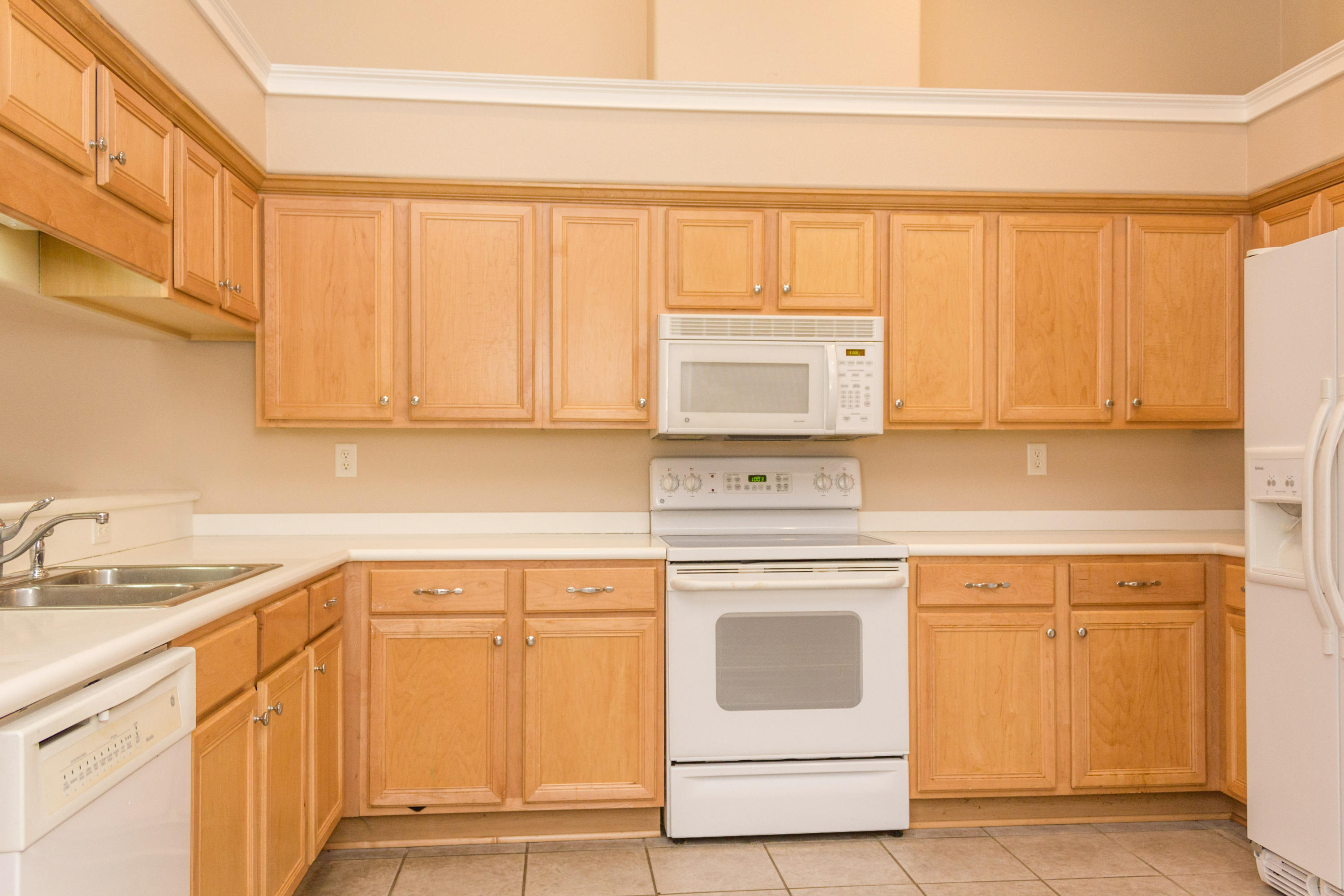 DIAMOND LAKES - Residential Lease