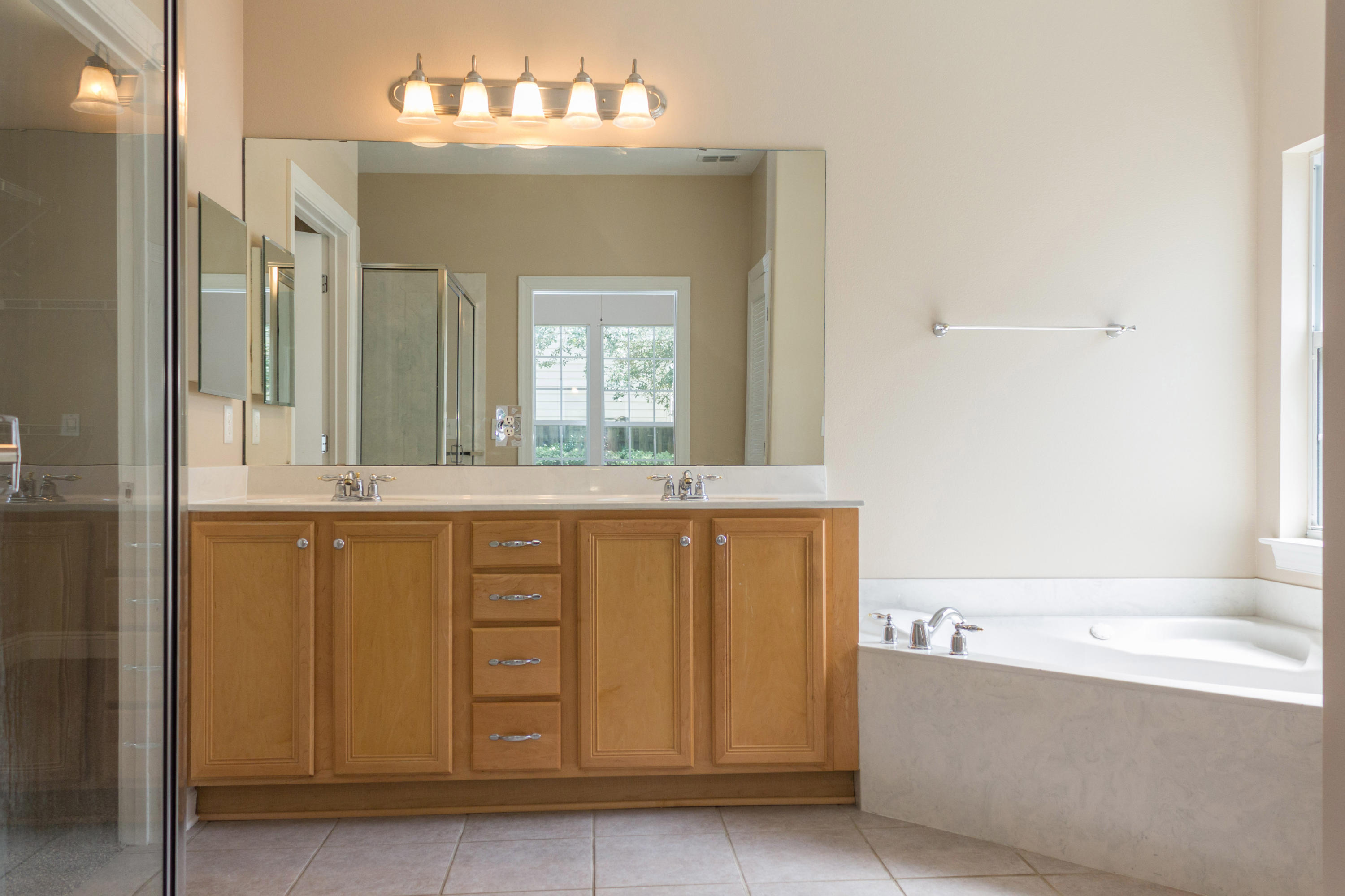 DIAMOND LAKES - Residential Lease