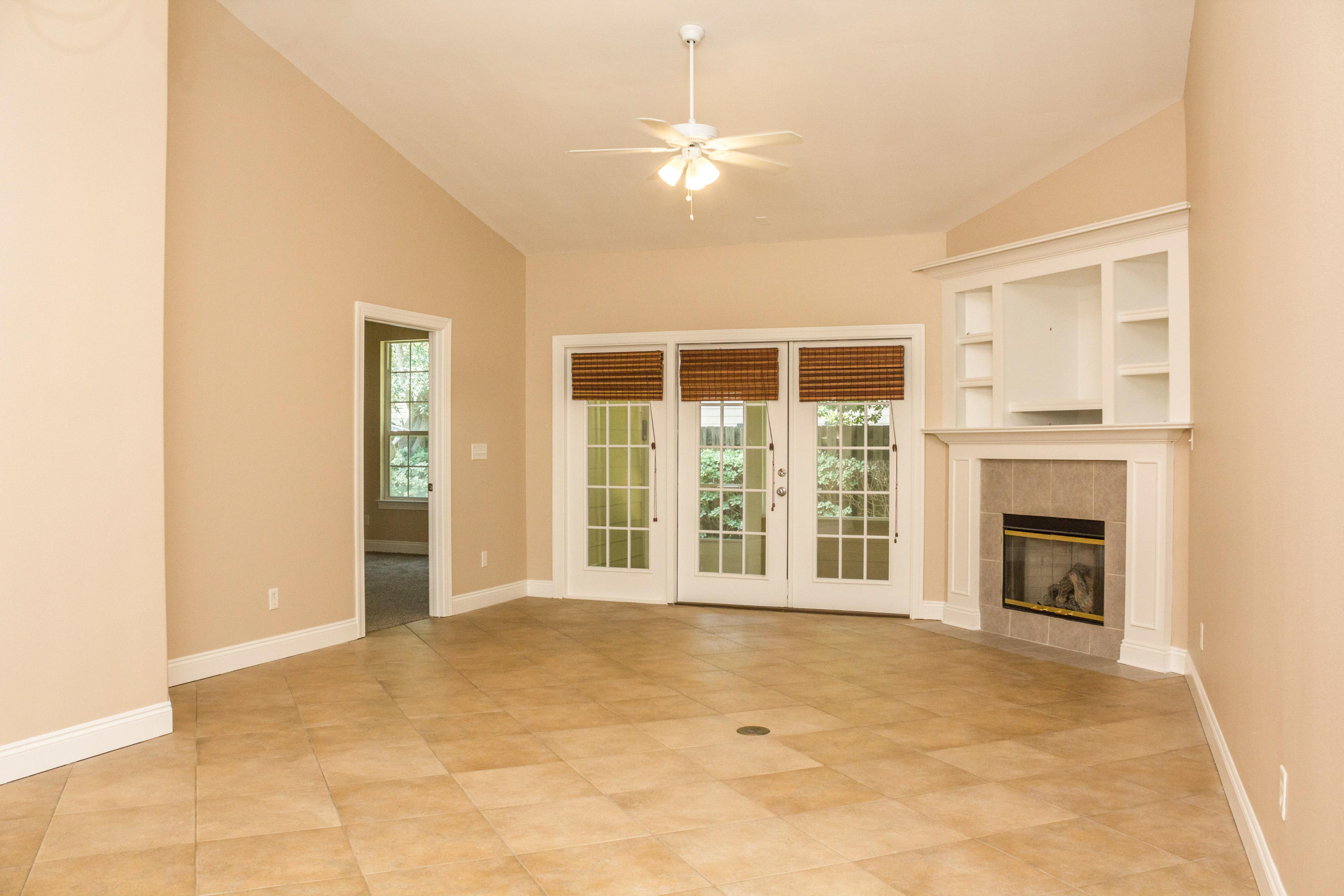 DIAMOND LAKES - Residential Lease