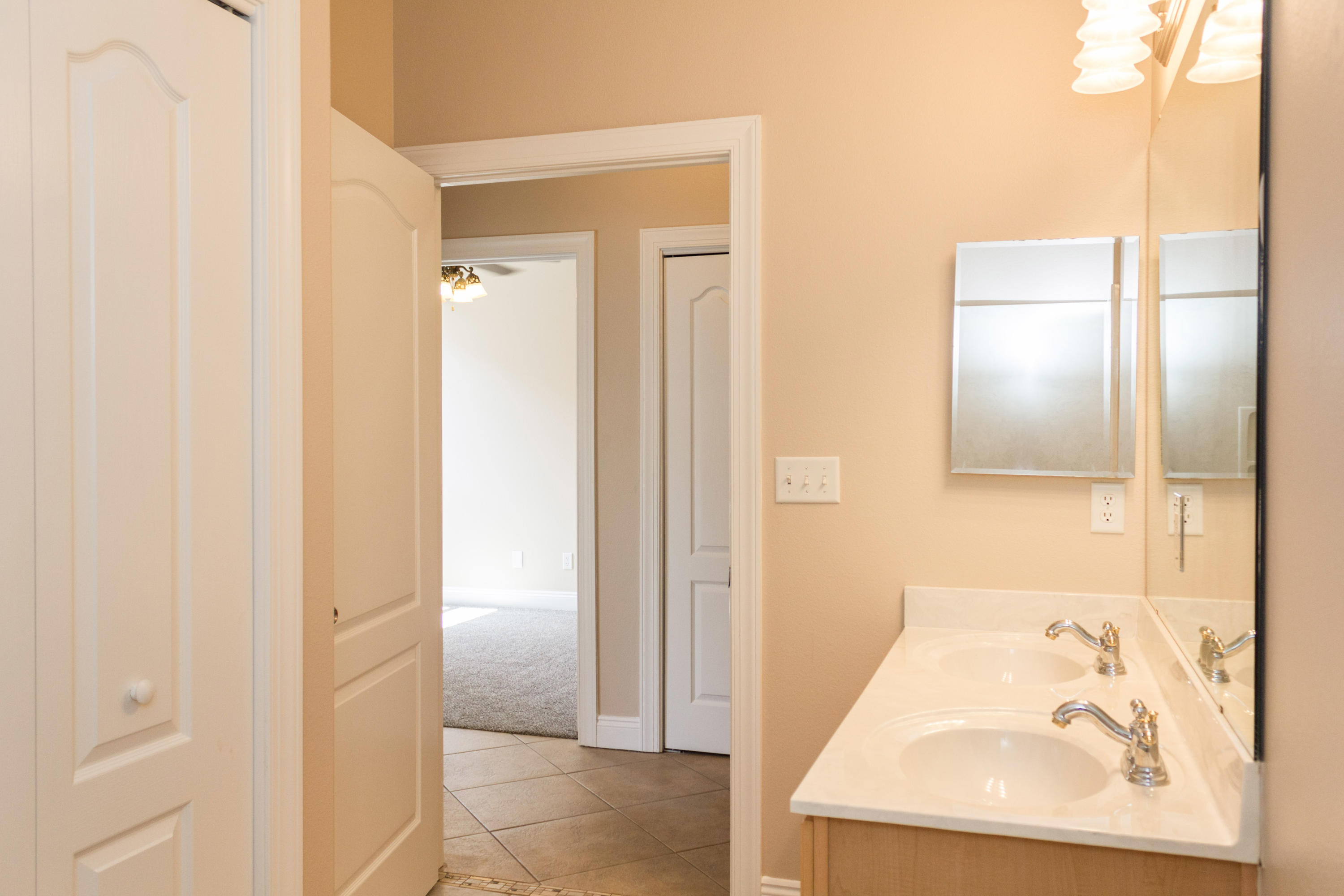 DIAMOND LAKES - Residential Lease