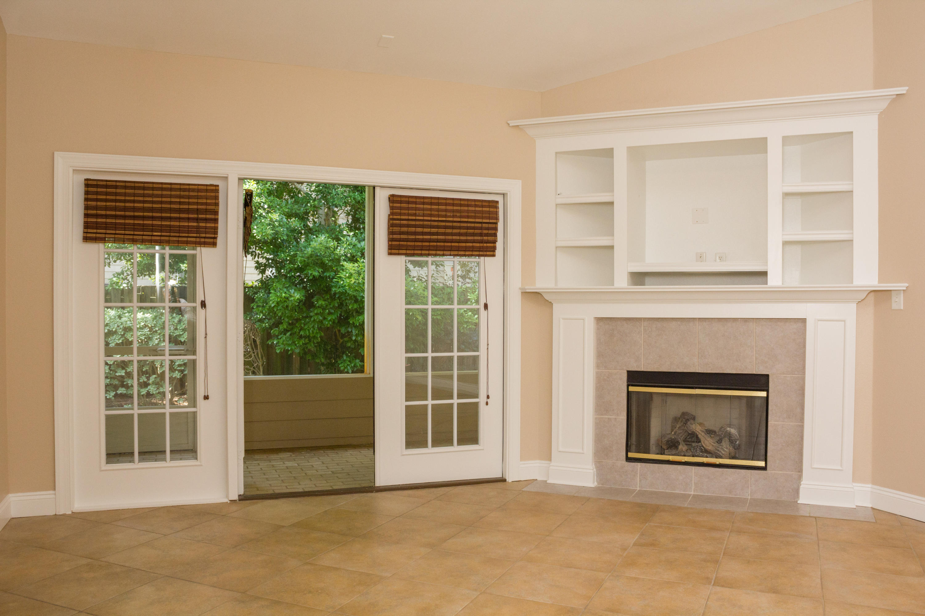 DIAMOND LAKES - Residential Lease