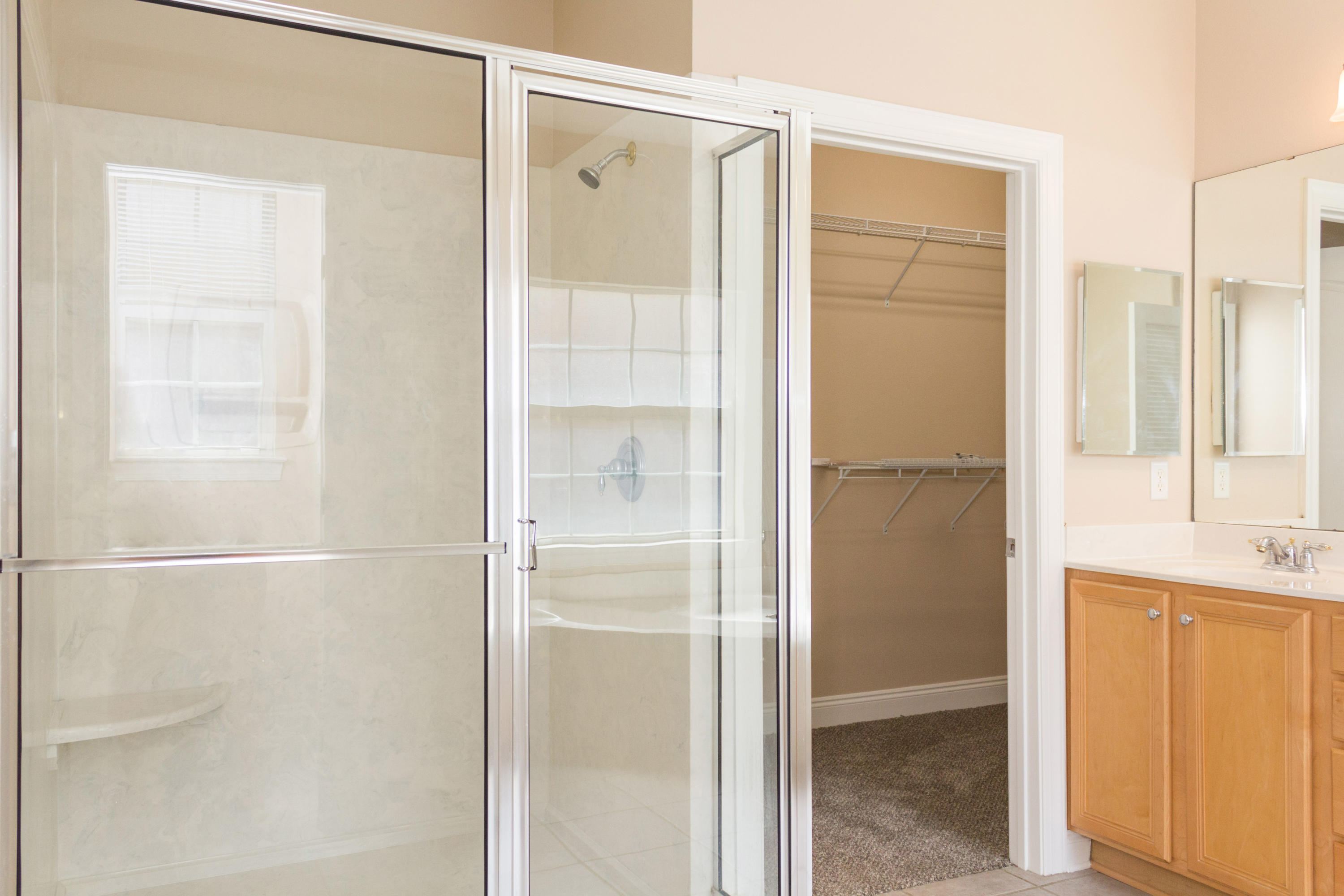 DIAMOND LAKES - Residential Lease