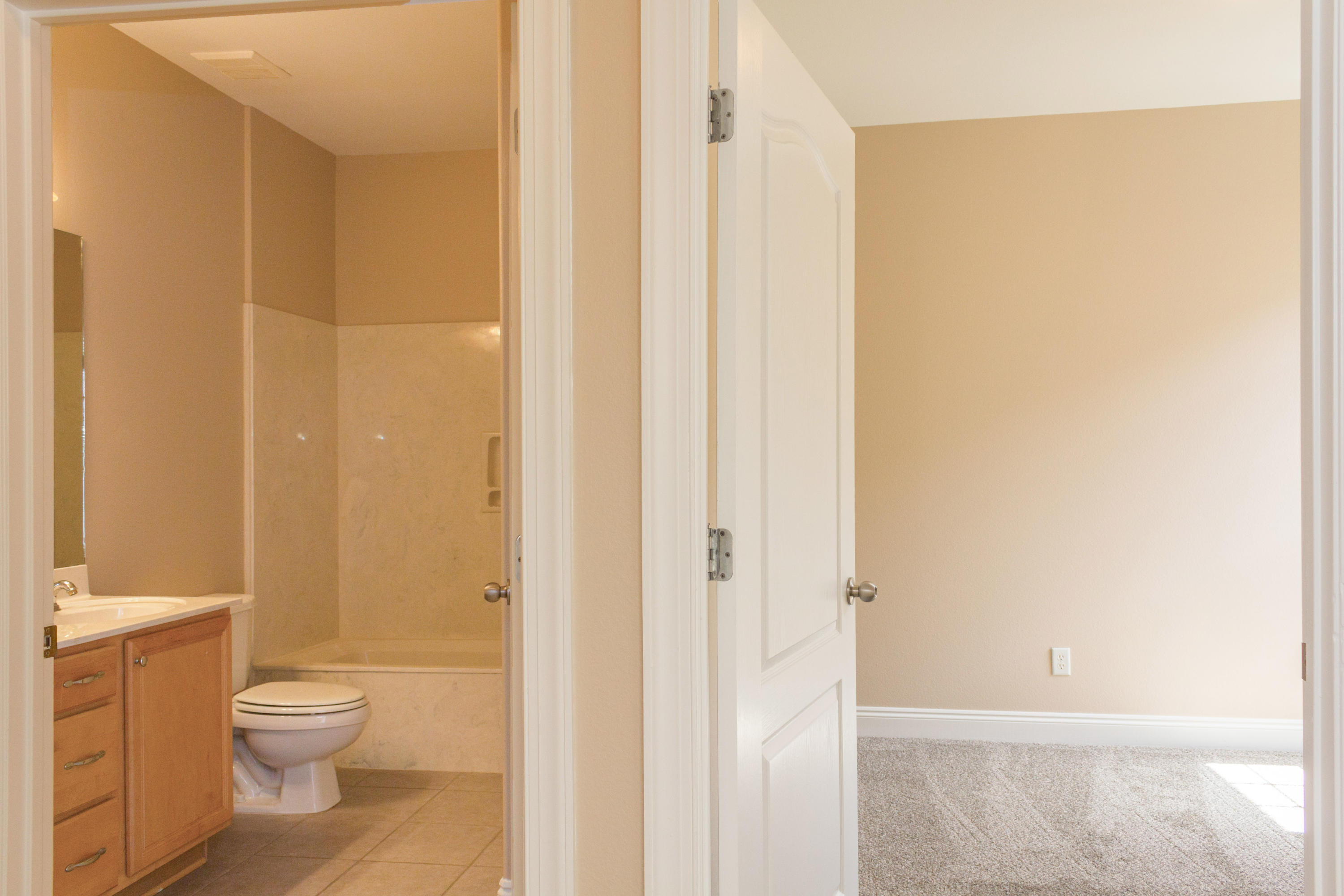 DIAMOND LAKES - Residential Lease