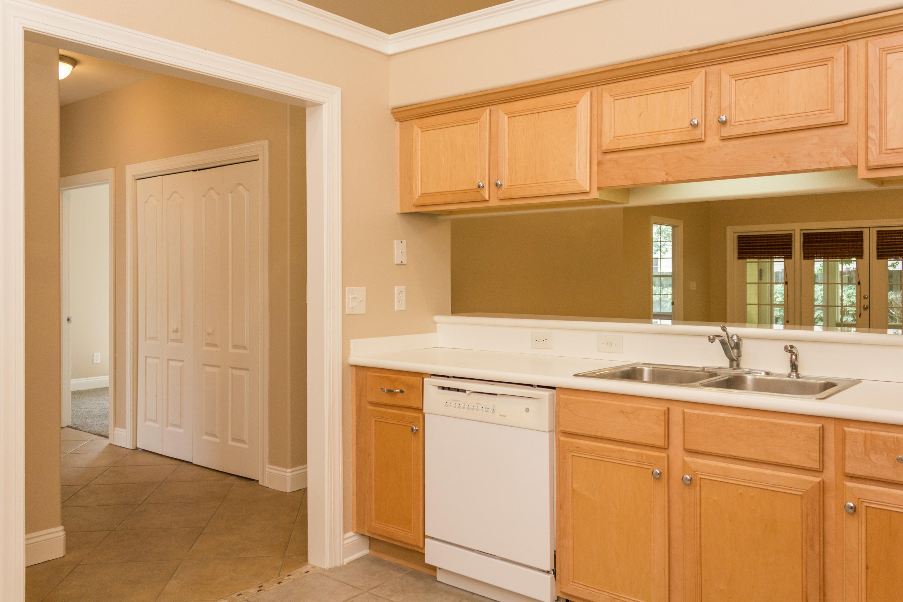 DIAMOND LAKES - Residential Lease