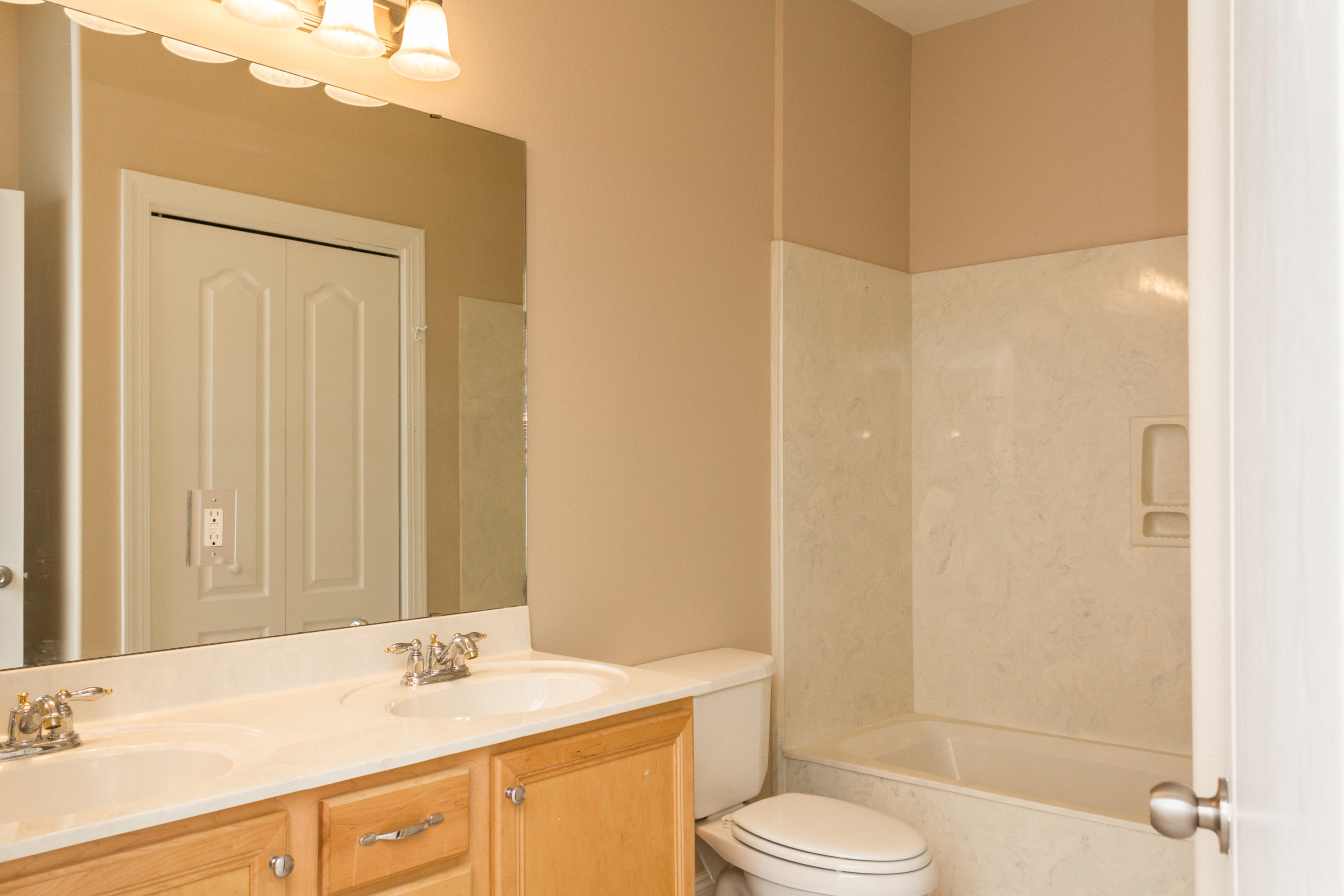 DIAMOND LAKES - Residential Lease