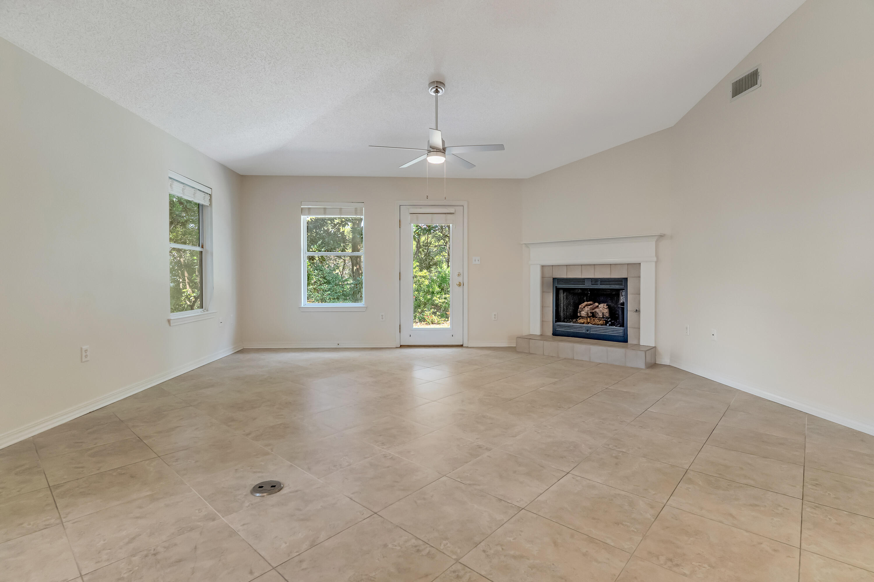 MARAVILLA COTTAGES - Residential Lease