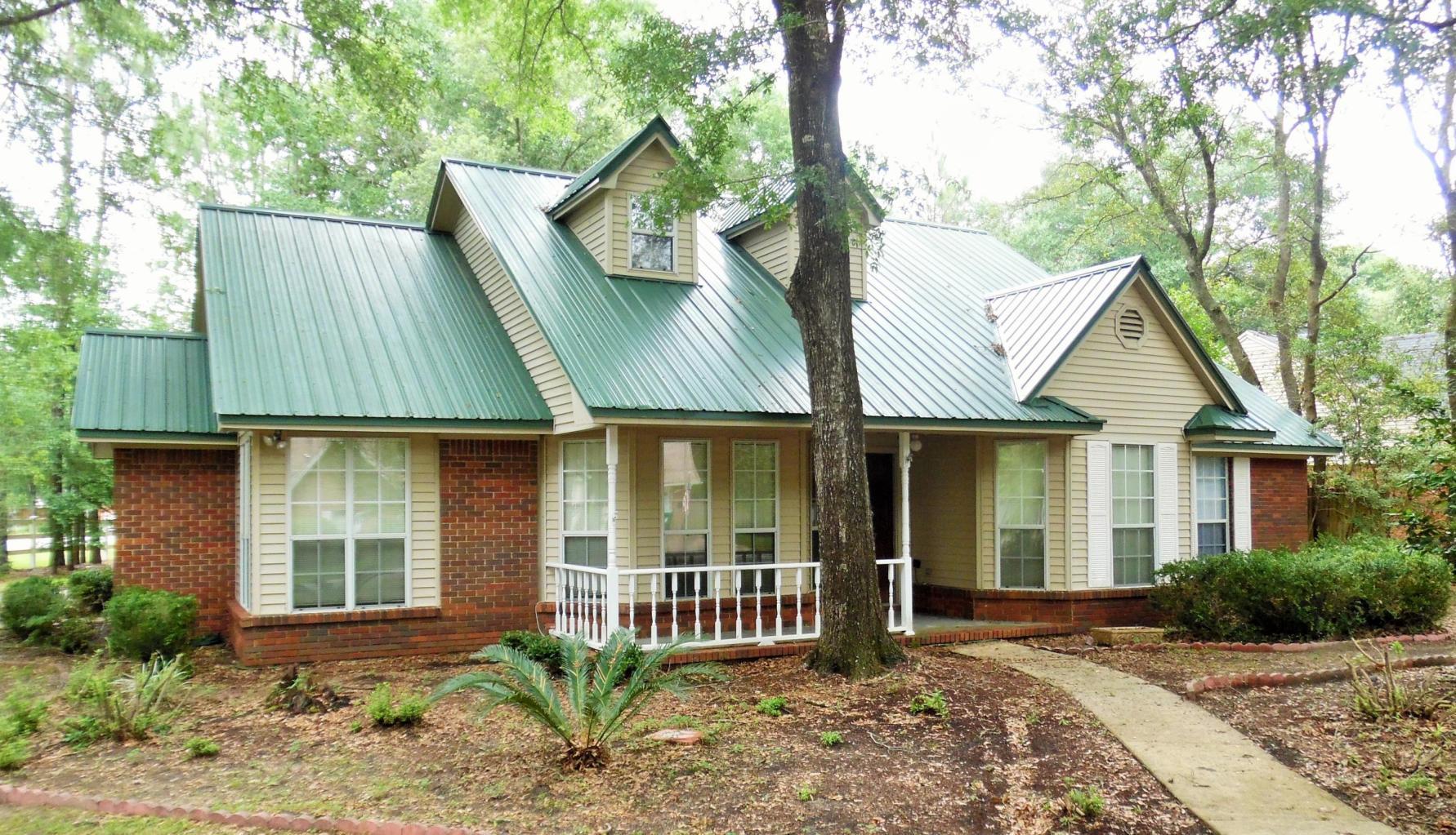 Available 11/8/2019. 3/2 with an upstairs loft in South Crestview. 10 minutes to Duke Field. Very open and spacious house on a fantastic fenced corner lot with large shady oak trees in South Crestview. Kitchen boasts new appliances and an eat in area. Kitchen also has a hidden built in dog kennel. Hardwood floors are in the main living area, bedrooms are carpeted. Huge florida room with skylights sits in the back of the house off the main living area. No inside smoking. Pets may be allowed with homeowner approval and a $400 pet fee.