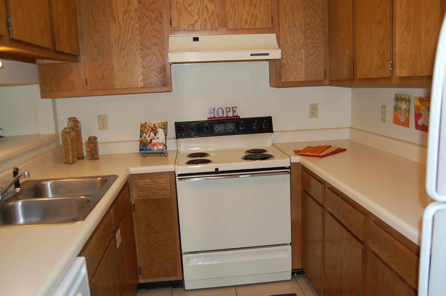 OAK TREE MANOR - Residential Lease